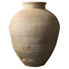 Poterie japonaise ancienne, rare vase Shigaraki d'artisanat blanc grisâtre conservé