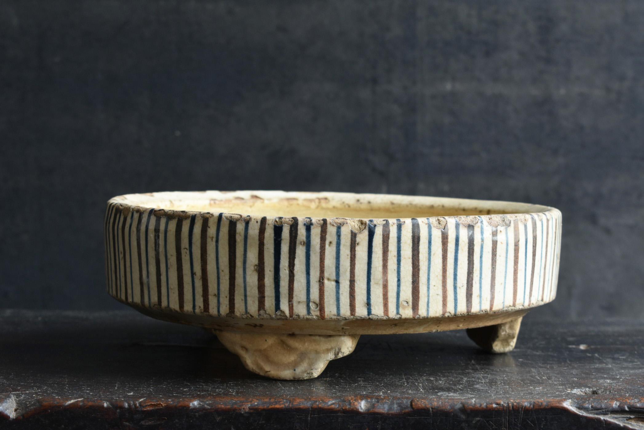 Japanese antique pottery round bowl / Edo period/18th to 19th century /Seto ware In Good Condition In Sammu-shi, Chiba
