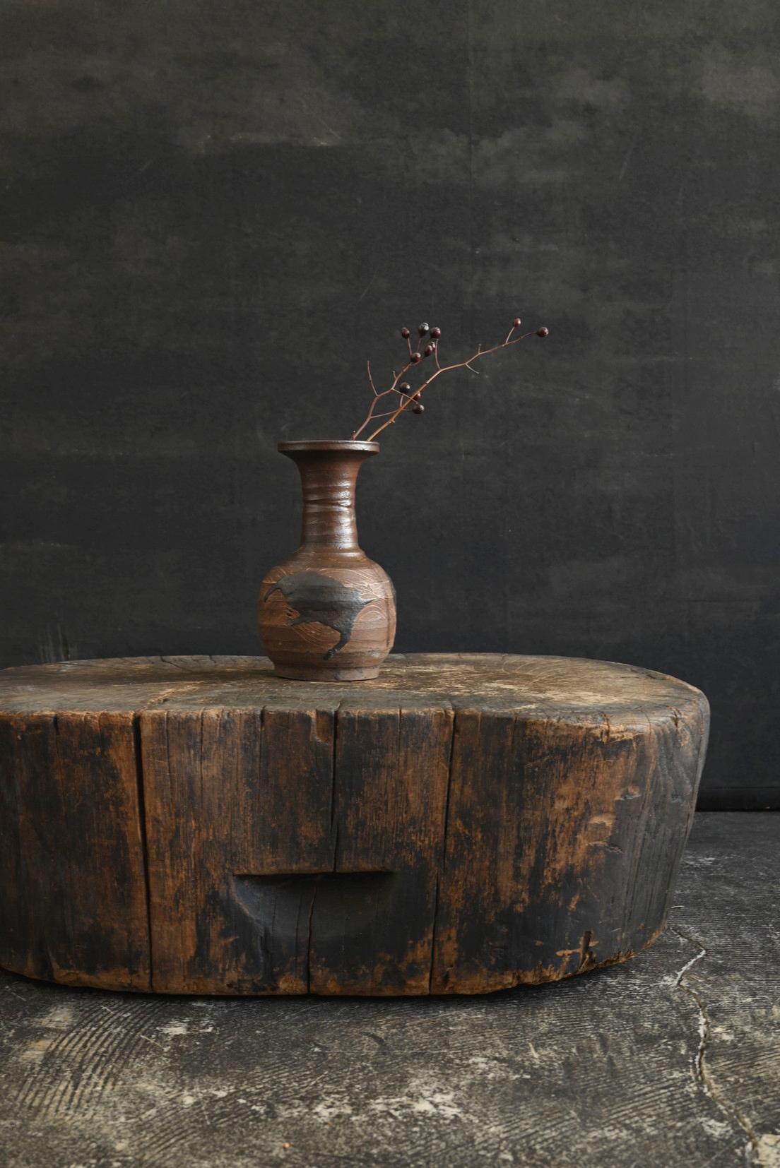 Japonais Petit vase en poterie ancienne japonaise / Karatsu ware / Période Edo / Région de Kyushu en vente