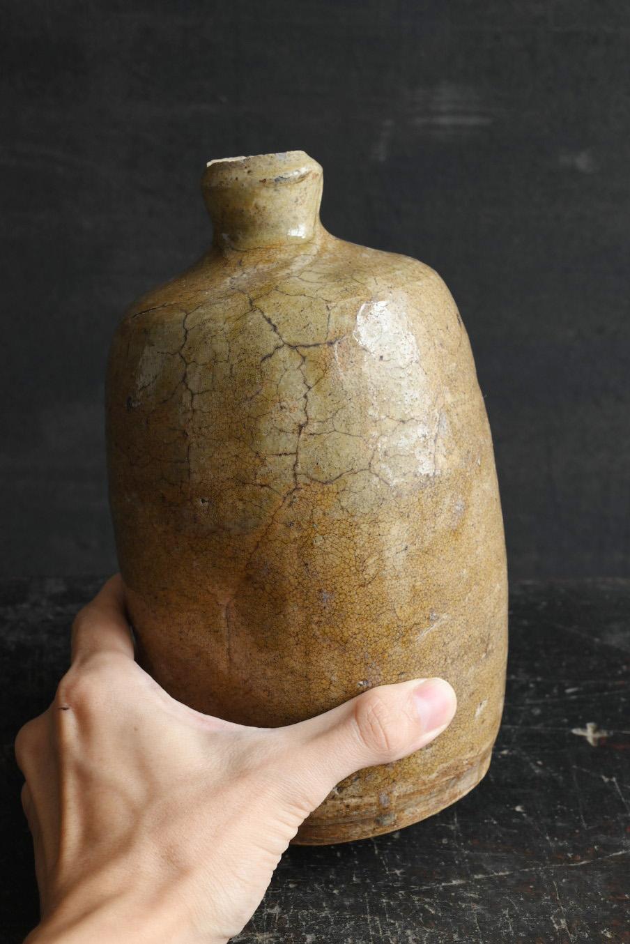 Glazed Japanese antique pottery tokkuri / [Seto ware] / Edo period / 1750-1868