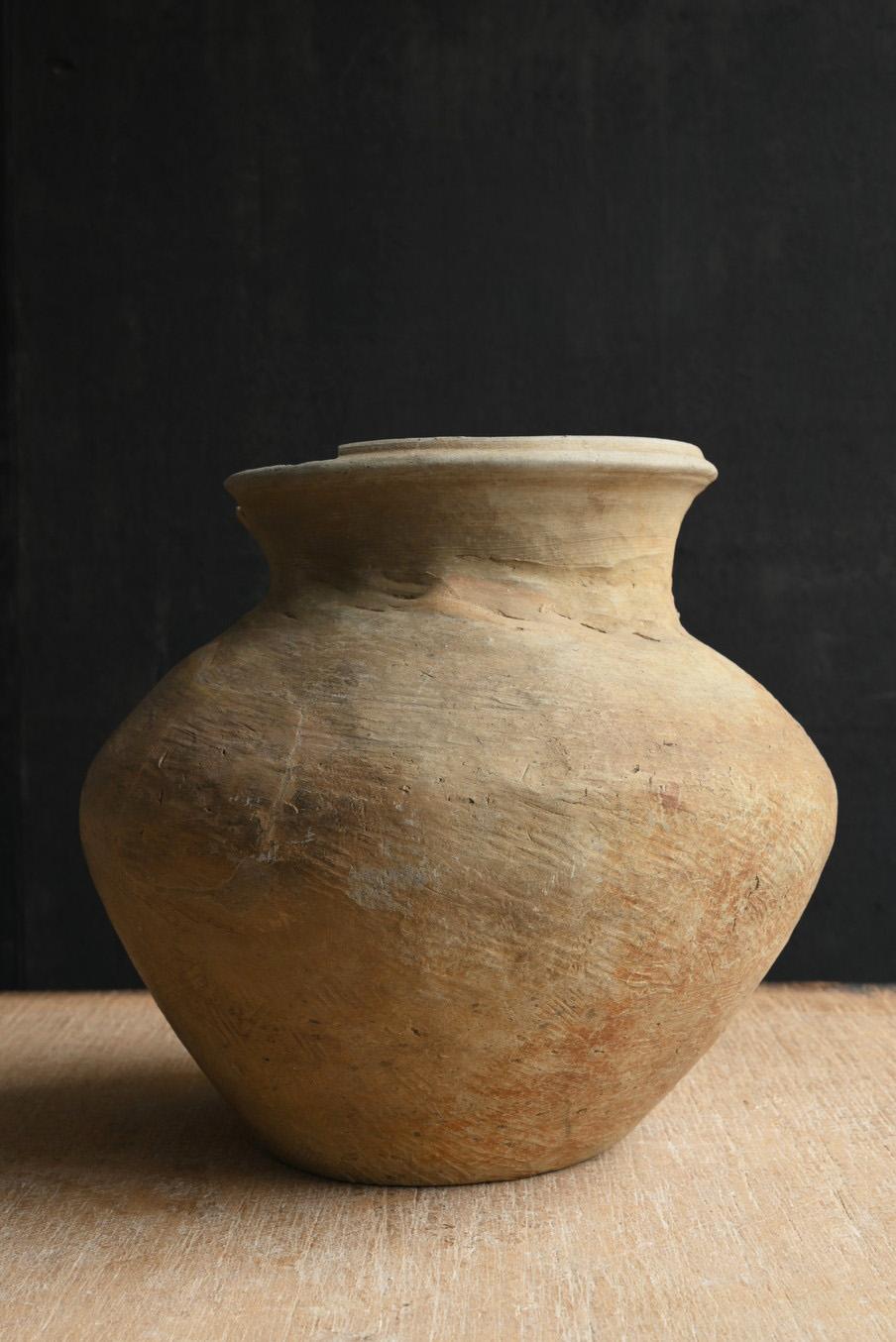 Unglazed Japanese antique pottery vase/14th-15th century/Tokoname ware/Wabi-Sabi For Sale