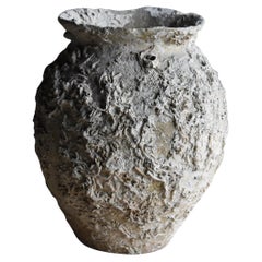 Vase japonais ancien avec coquillage veillant 18ème siècle / Wabi Sabi