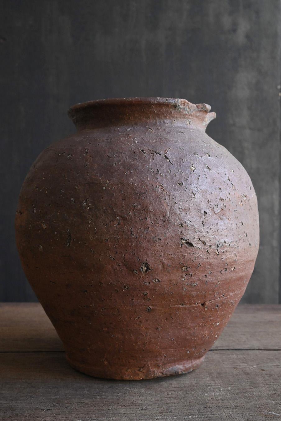 I would like to introduce an attractive pot that gives you a sense of wabi-sabi.
It is 