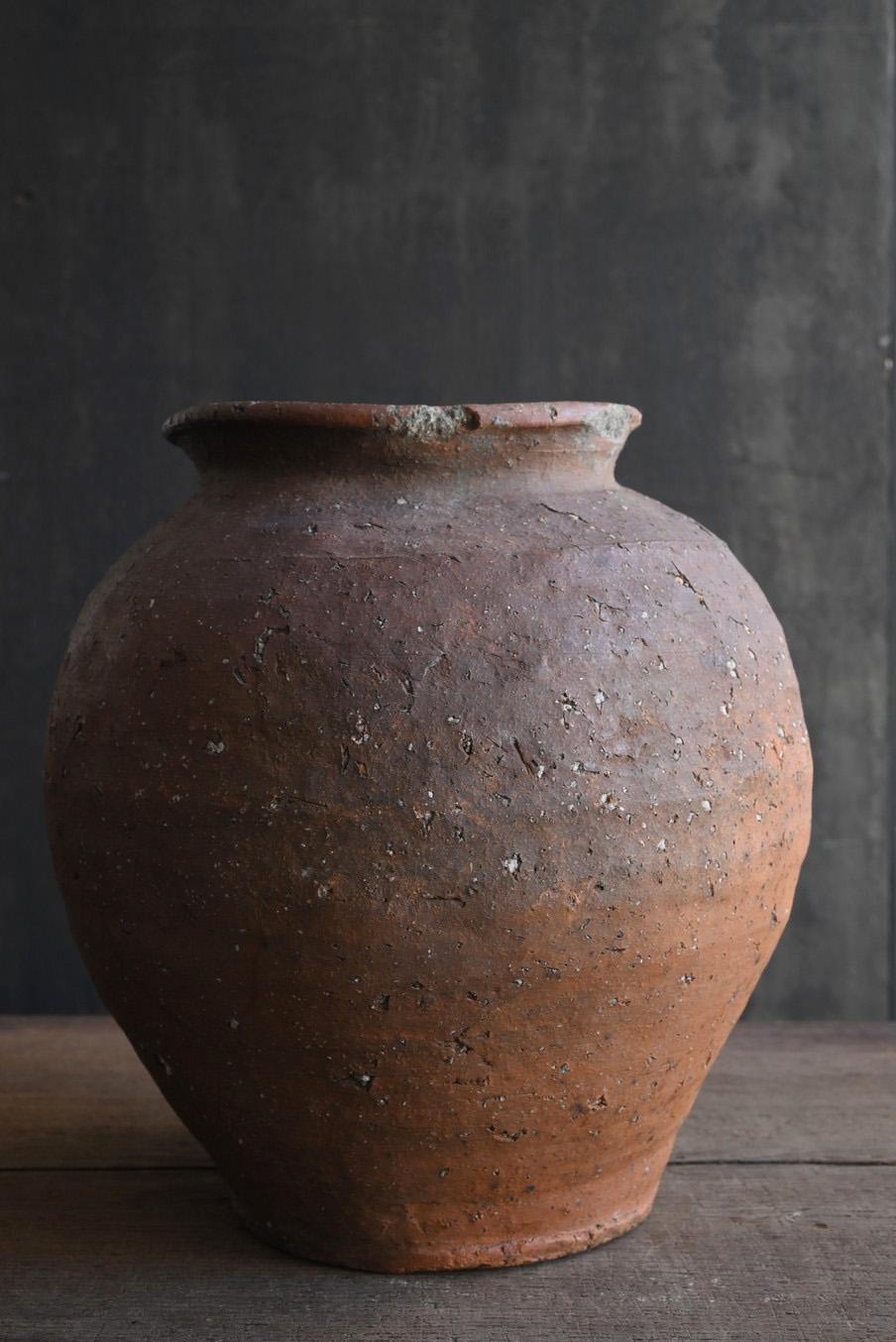 Unglazed Japanese antique pottery Wabisabi vase/15th century/Bizen ware/Muromachi period For Sale