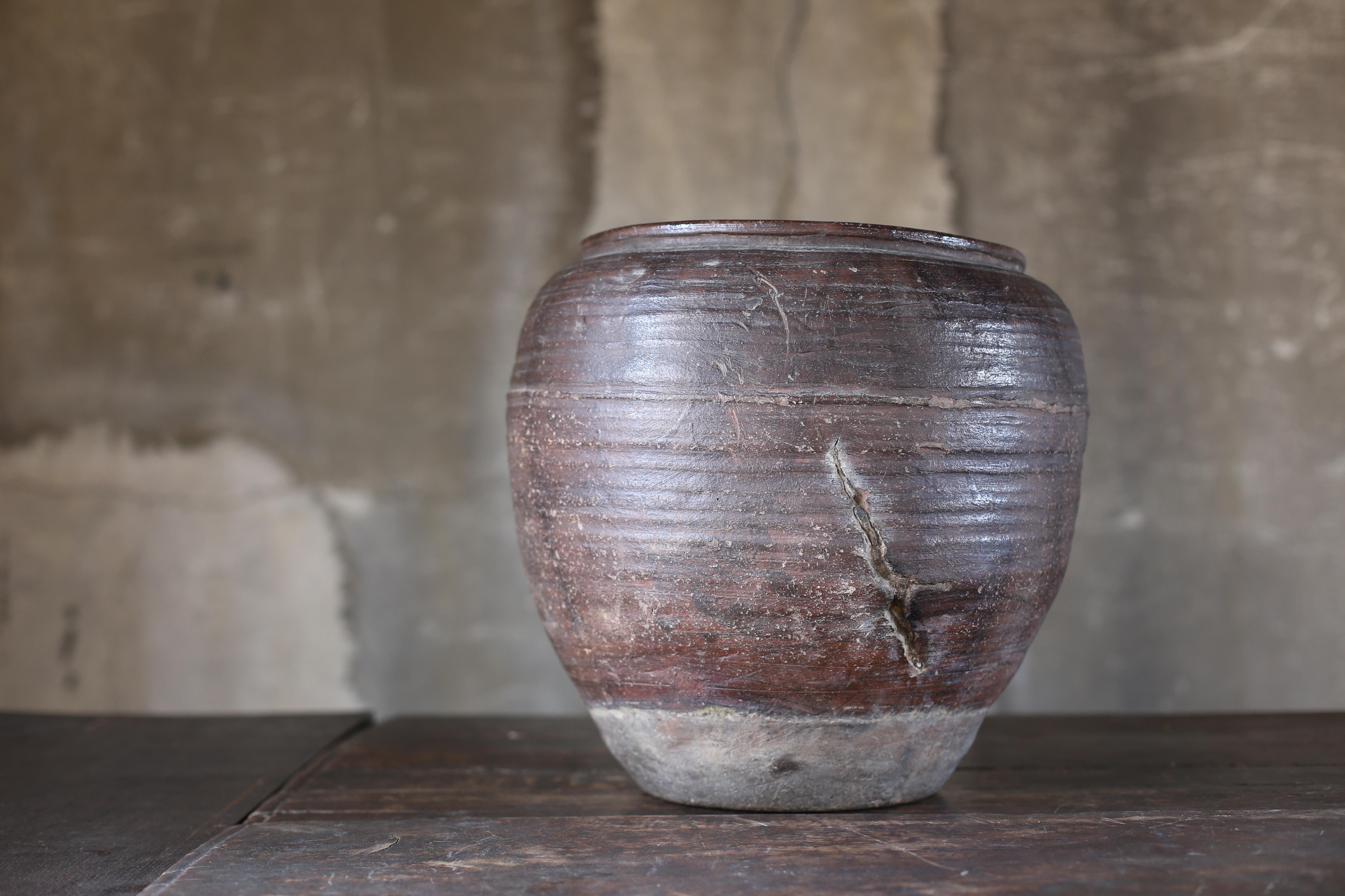 19th Century Japanese Antique Pottery with Beautiful Ripped in the Edo Period/Tsubo Wabisabi For Sale