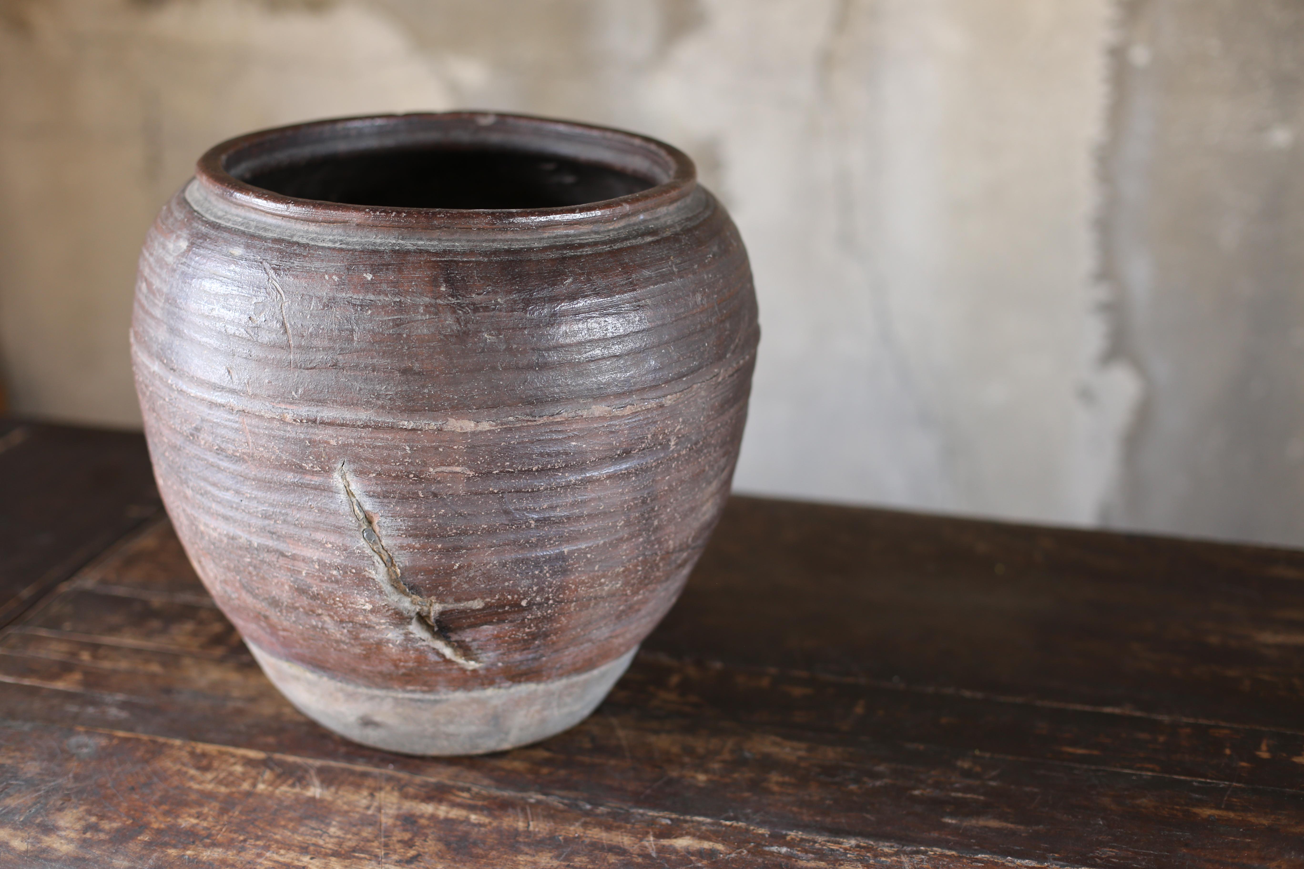 Japanische antike japanische Keramik mit schönen Rippen aus der Edo-Periode/Tsubo Wabisabi (Töpferwaren) im Angebot