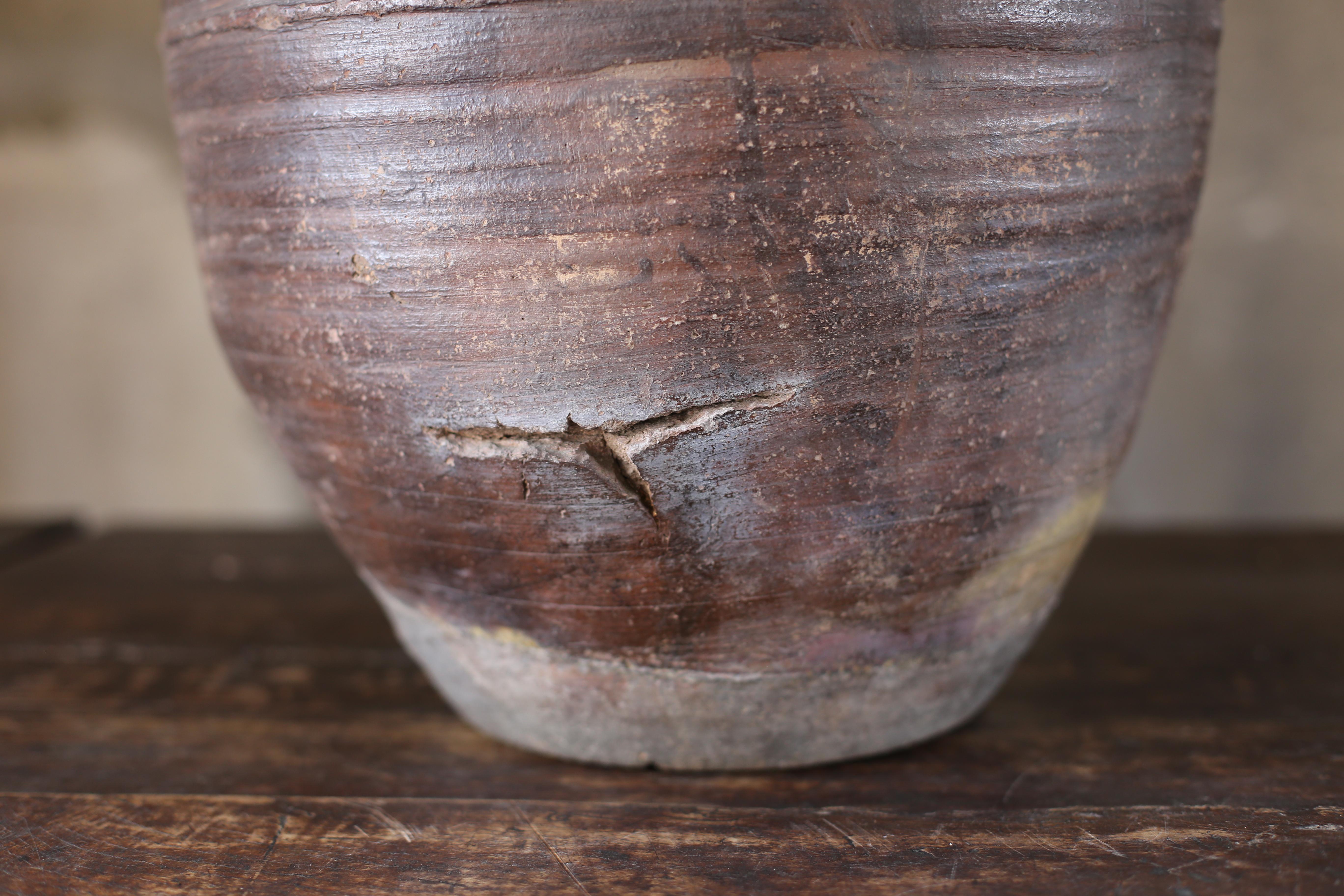 Japanese Antique Pottery with Beautiful Ripped in the Edo Period/Tsubo Wabisabi For Sale 3