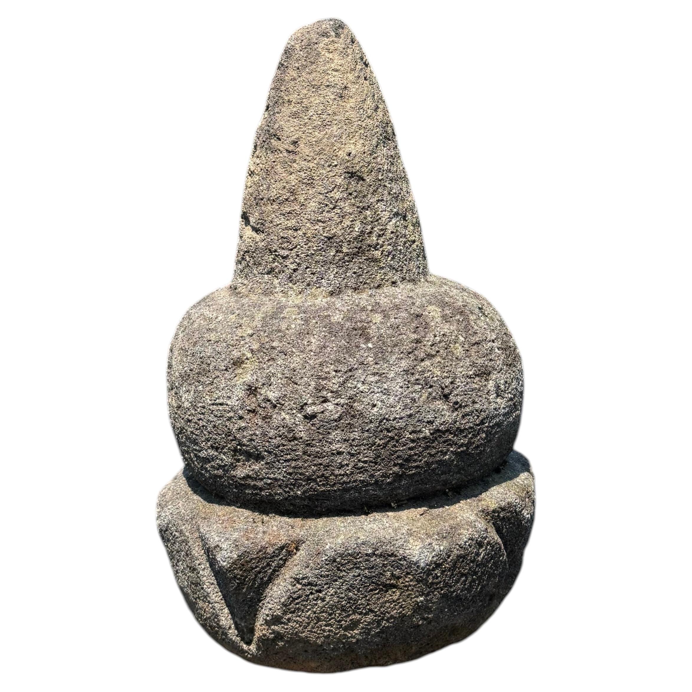 Antike japanische Tempelpagode aus kostbarem Gorinto-Stein – 400–600 Jahre alt