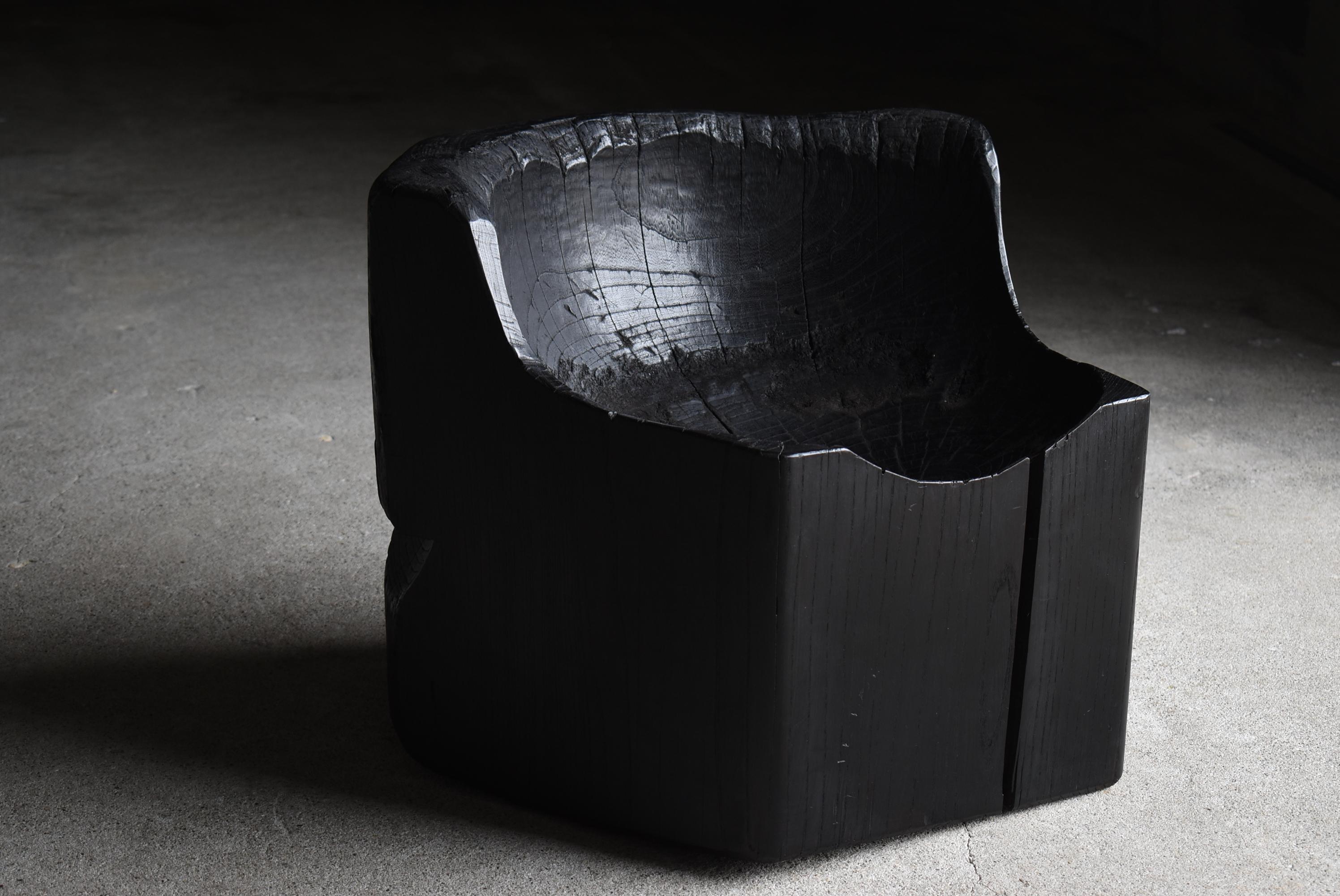 Chaise noire primitive japonaise ancienne 1860s-1900s/assise Wabi Sabi 1