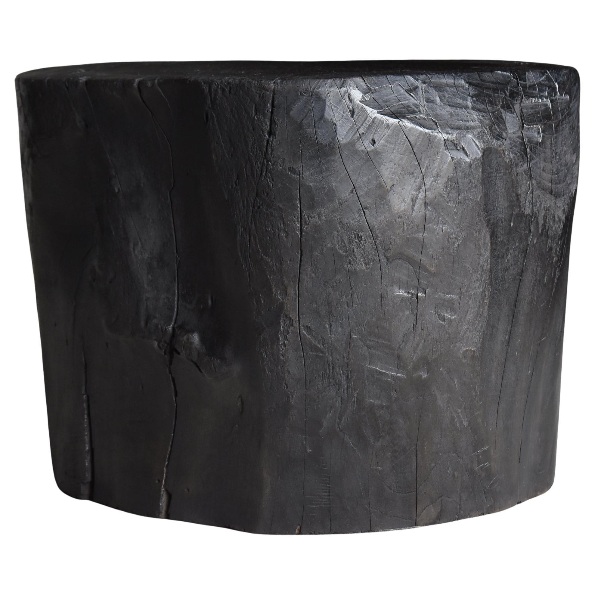 Japanese Antique Primitive Black Coffee Table 1860s-1900s / Side Table Wabisabi im Angebot