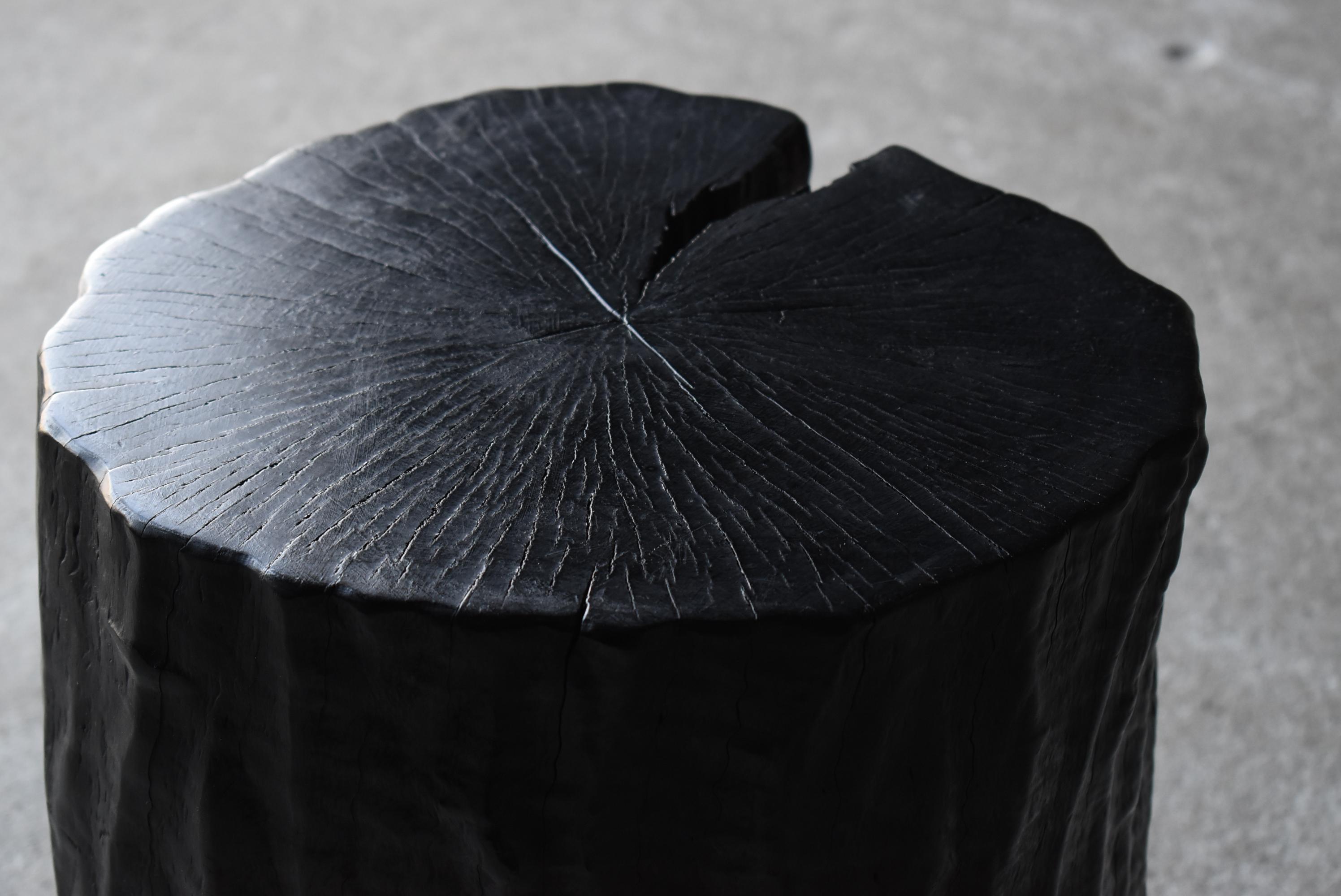 Japanese Antique Primitive Black Stool 1900s-1940s / Stump Side Chair Wabi Sabi In Good Condition In Sammu-shi, Chiba