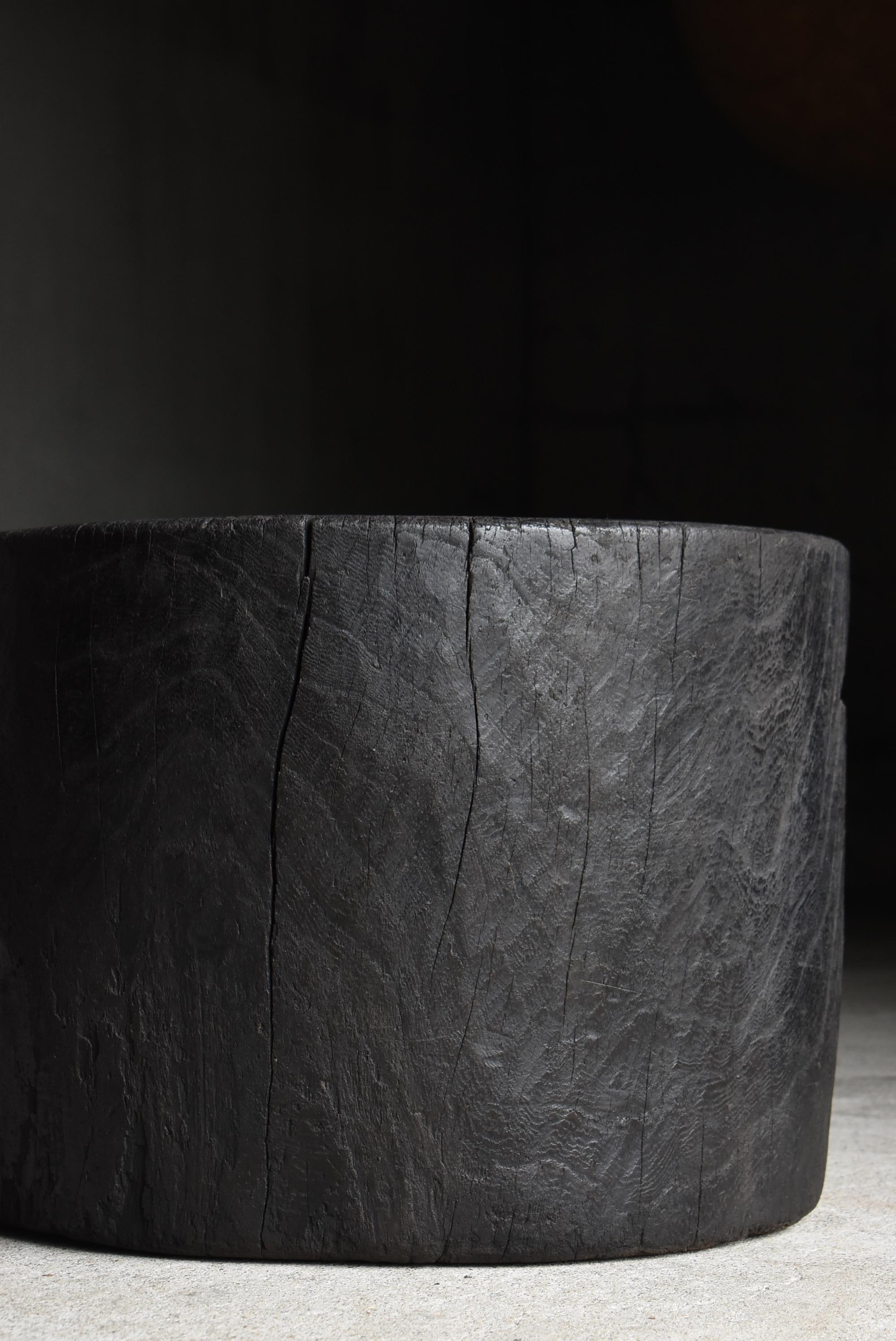 Table basse primitive japonaise ancienne 1860s-1900s / Table d'appoint Wabisabi Bon état - En vente à Chōsei District Nagara, JP