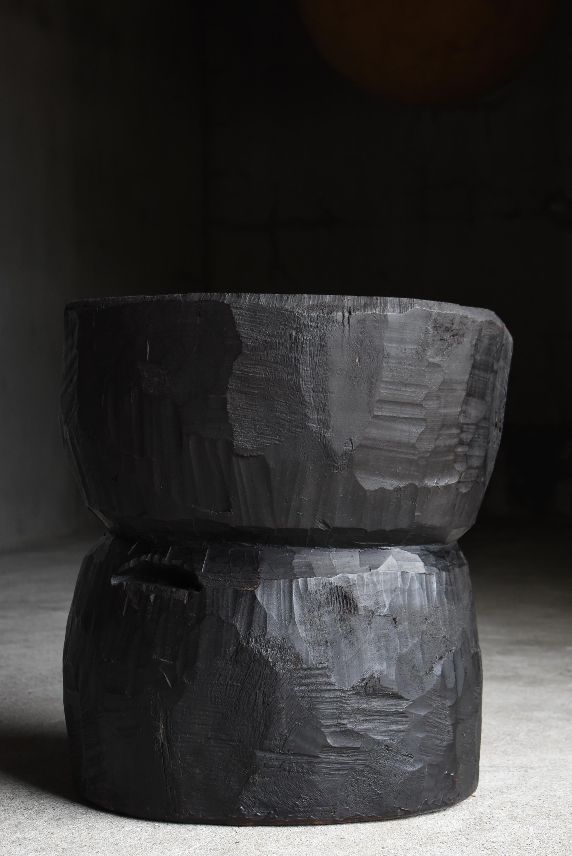 20ième siècle Table basse primitive japonaise ancienne 1860s-1900s / Table d'appoint Wabisabi en vente