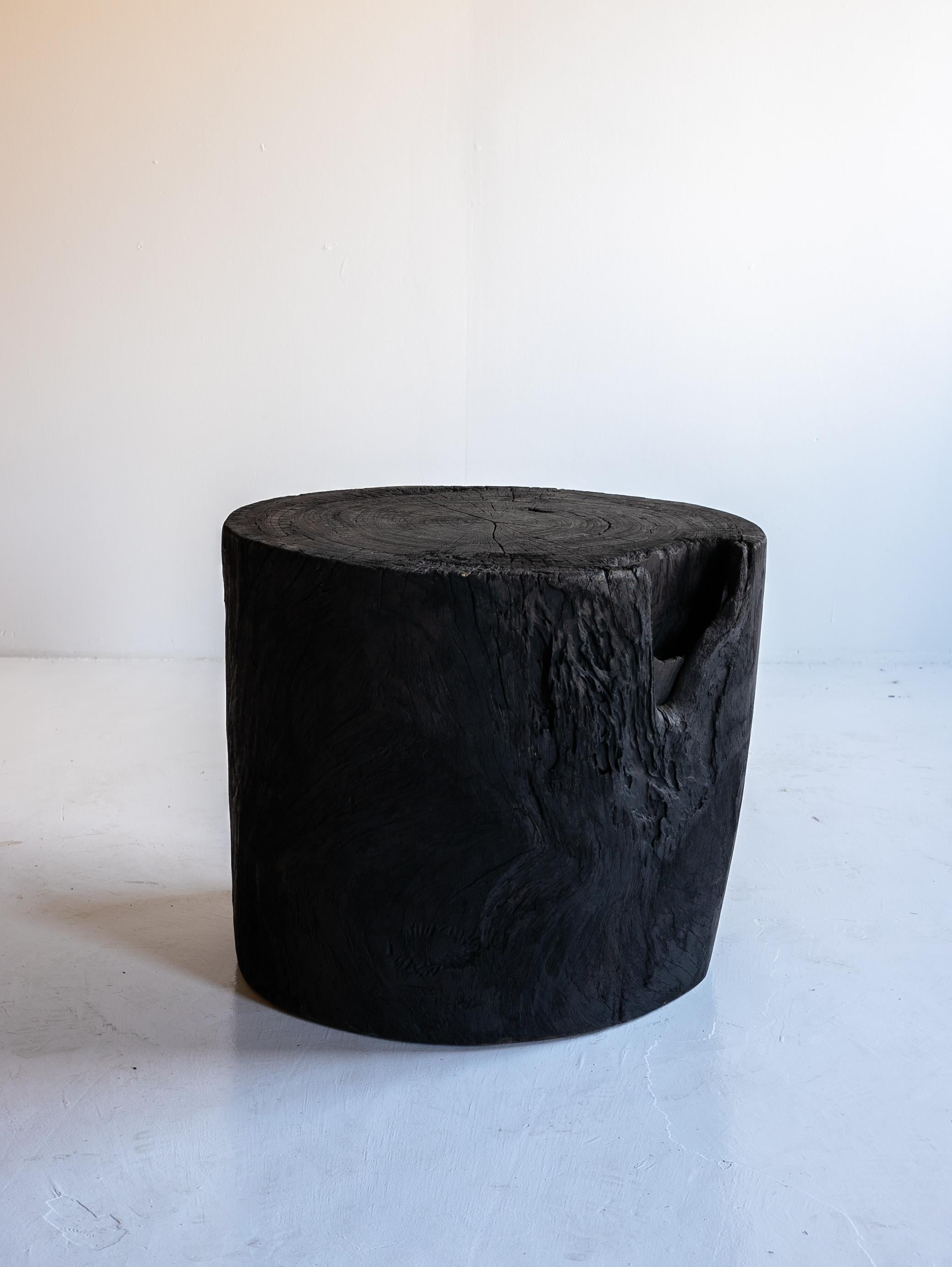 Japanischer antiker rustikaler japanischer Couchtisch 1860er-1900er Jahre / Wabi Sabi (Holz) im Angebot