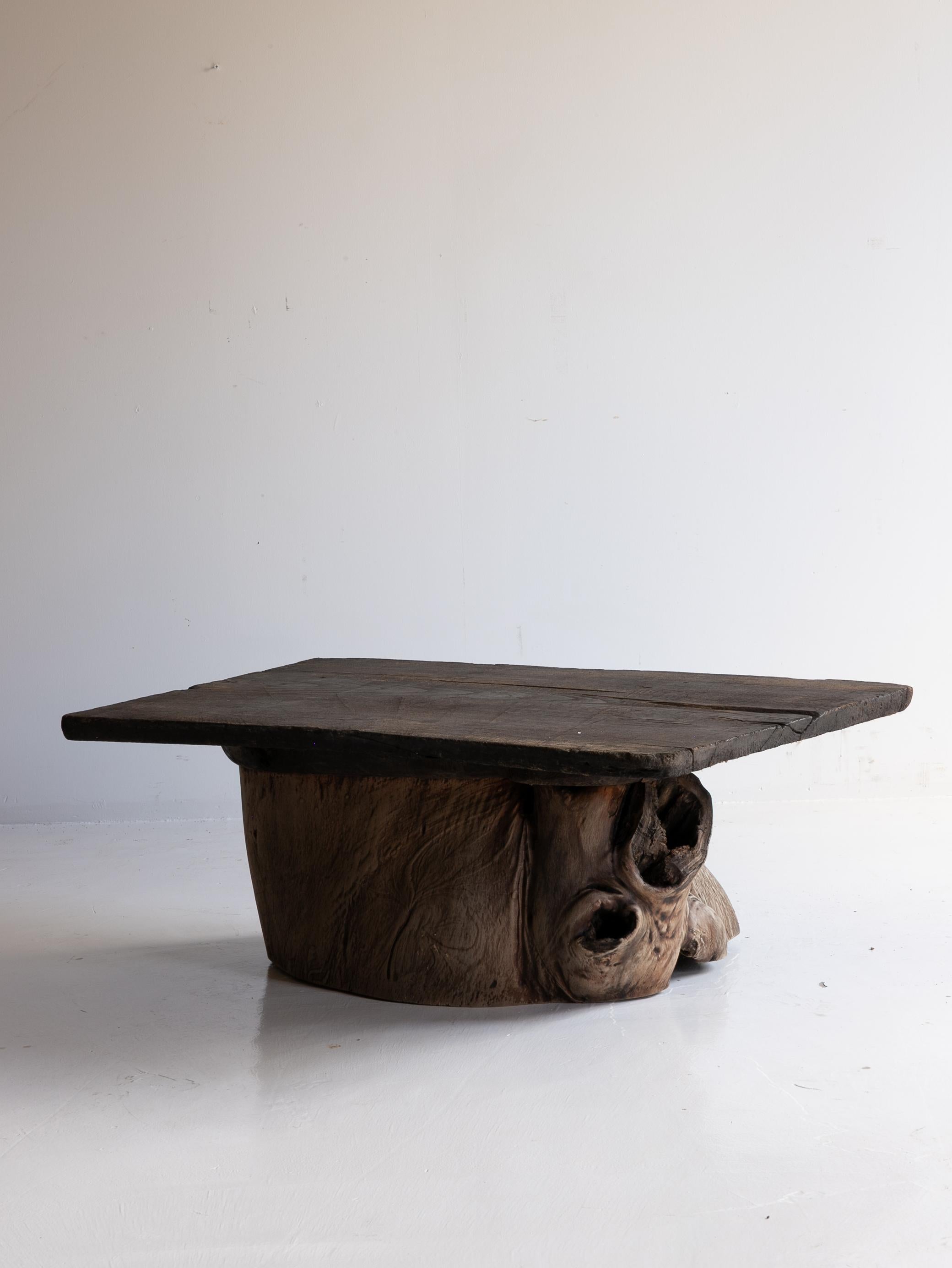 Table basse primitive japonaise des années 1860 à 1920 / Wabi Sabi en vente 2