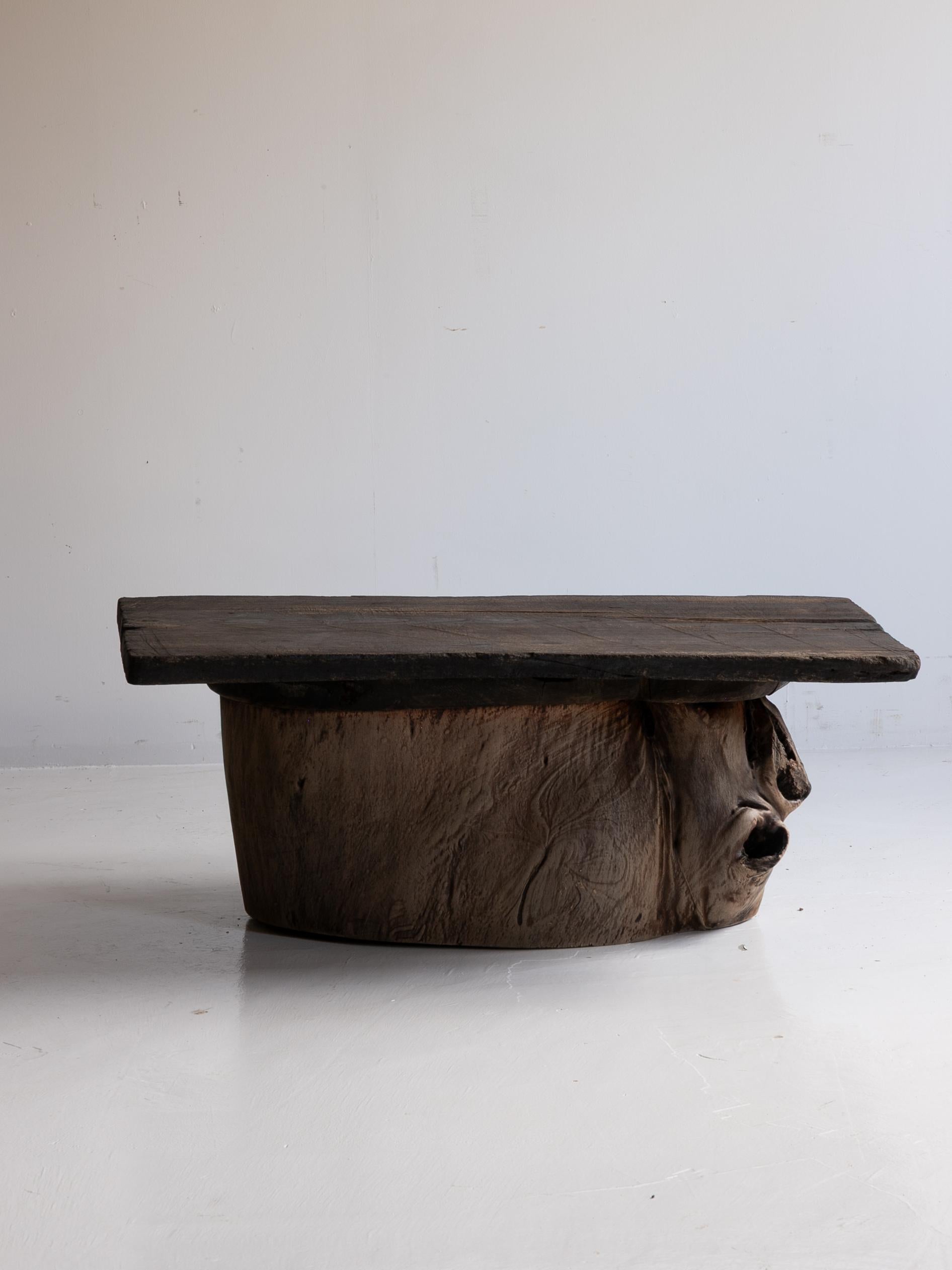 Table basse primitive japonaise des années 1860 à 1920 / Wabi Sabi en vente 1