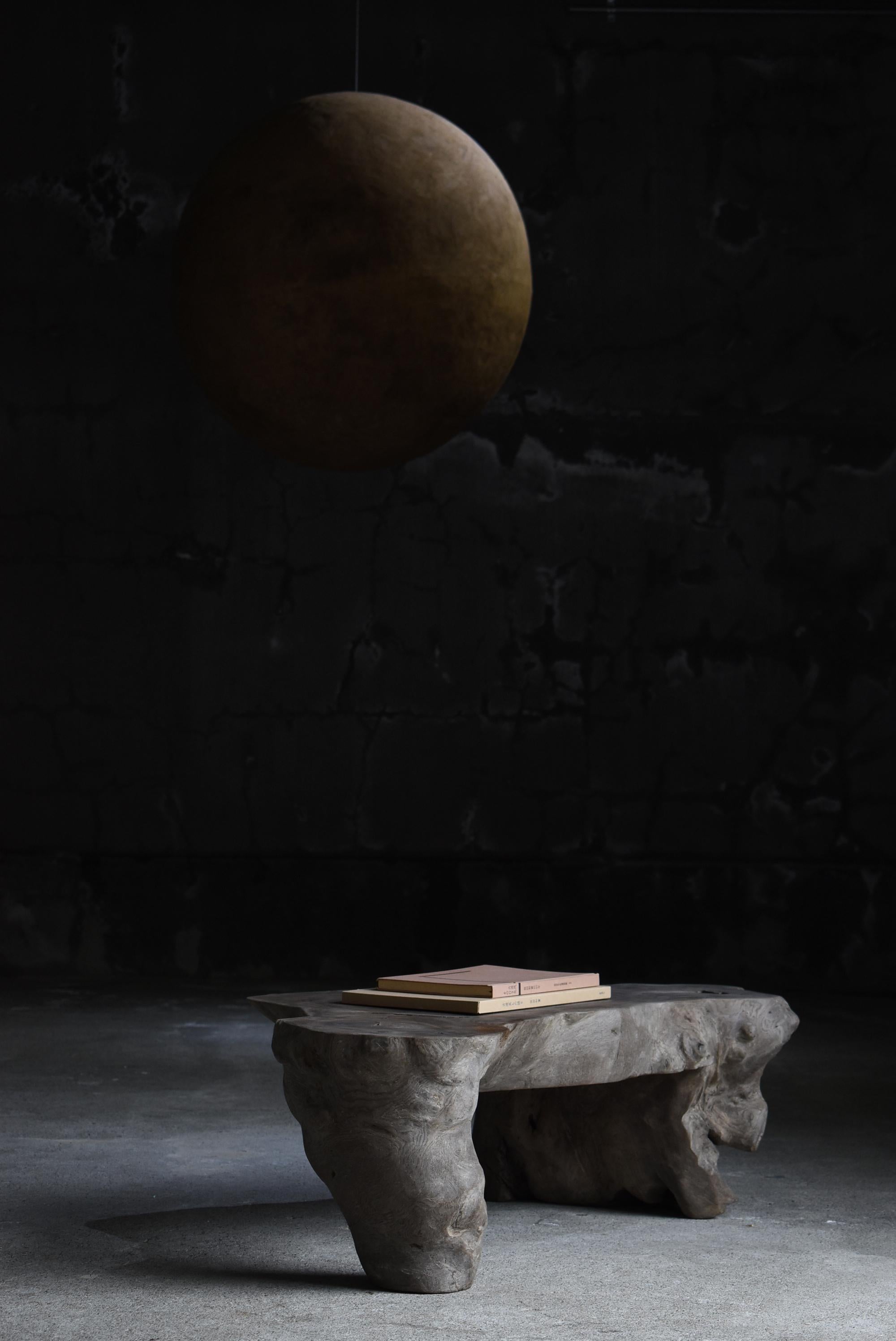 This account is operated by four different companies.
As for me, I specialize in Japanese antique furniture and objects.
With 20 years of experience as a buyer, I am leading Japanese antiques with a new perspective.

This is a Japanese primitive
