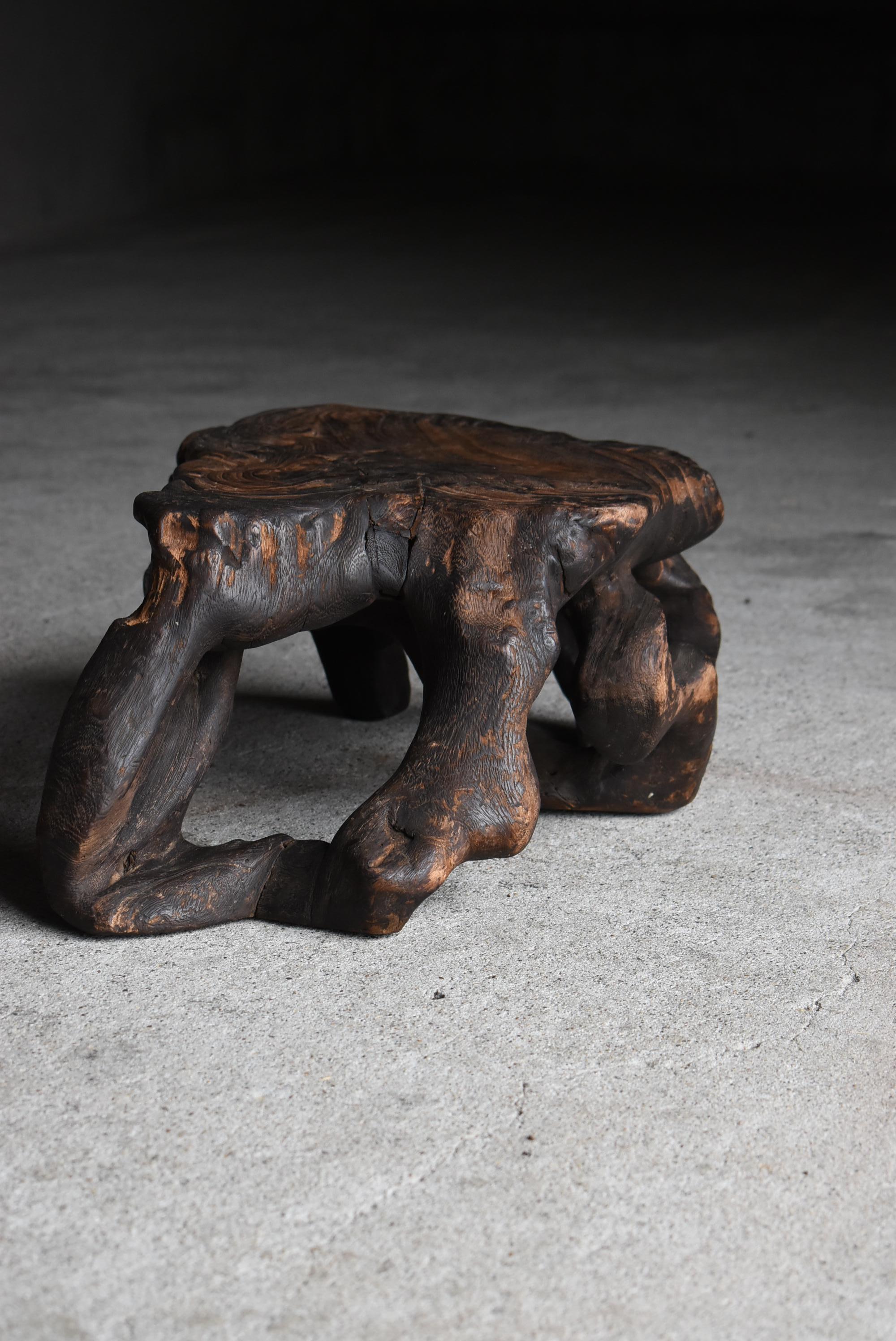 Japanischer antiker primitiver Beistellstuhl 1900er-1940er Jahre / Display Stand Wabi Sabi im Angebot 4
