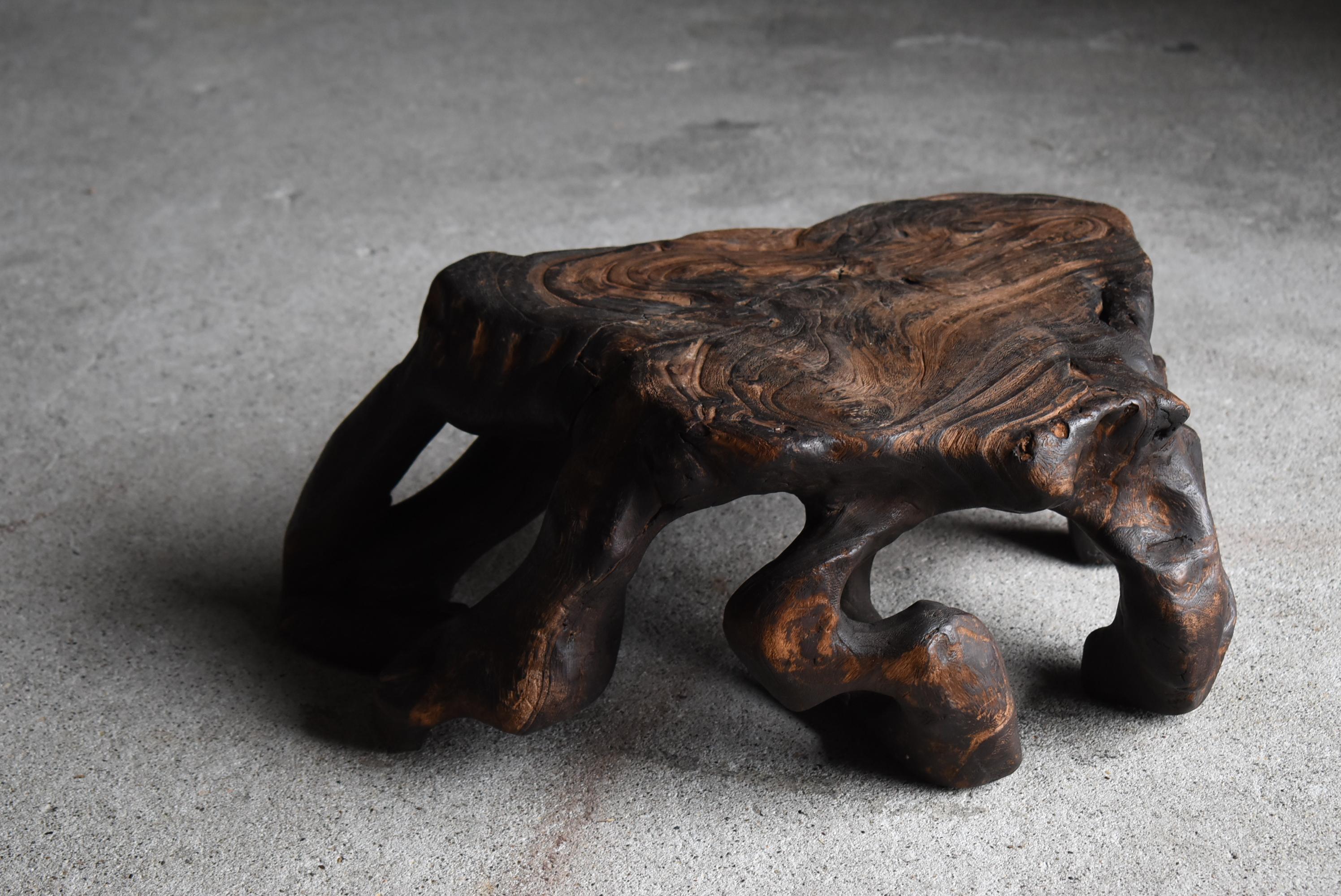Japanischer antiker primitiver Beistellstuhl 1900er-1940er Jahre / Display Stand Wabi Sabi (Holzarbeit) im Angebot
