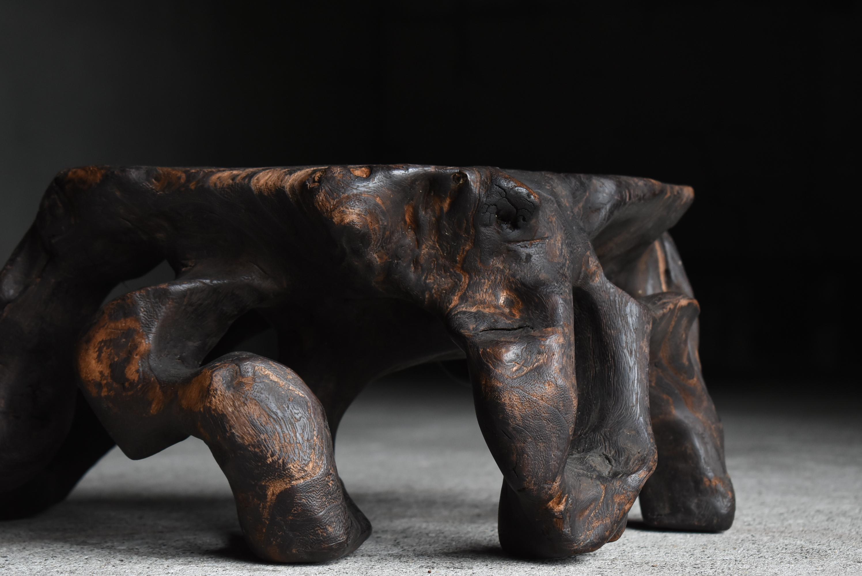 Japanischer antiker primitiver Beistellstuhl 1900er-1940er Jahre / Display Stand Wabi Sabi im Zustand „Gut“ im Angebot in Chōsei District Nagara, JP