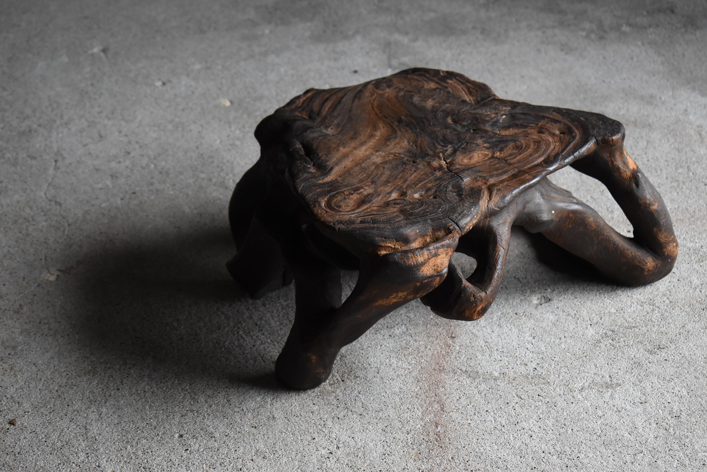 Japanischer antiker primitiver Beistellstuhl 1900er-1940er Jahre / Display Stand Wabi Sabi im Angebot 1