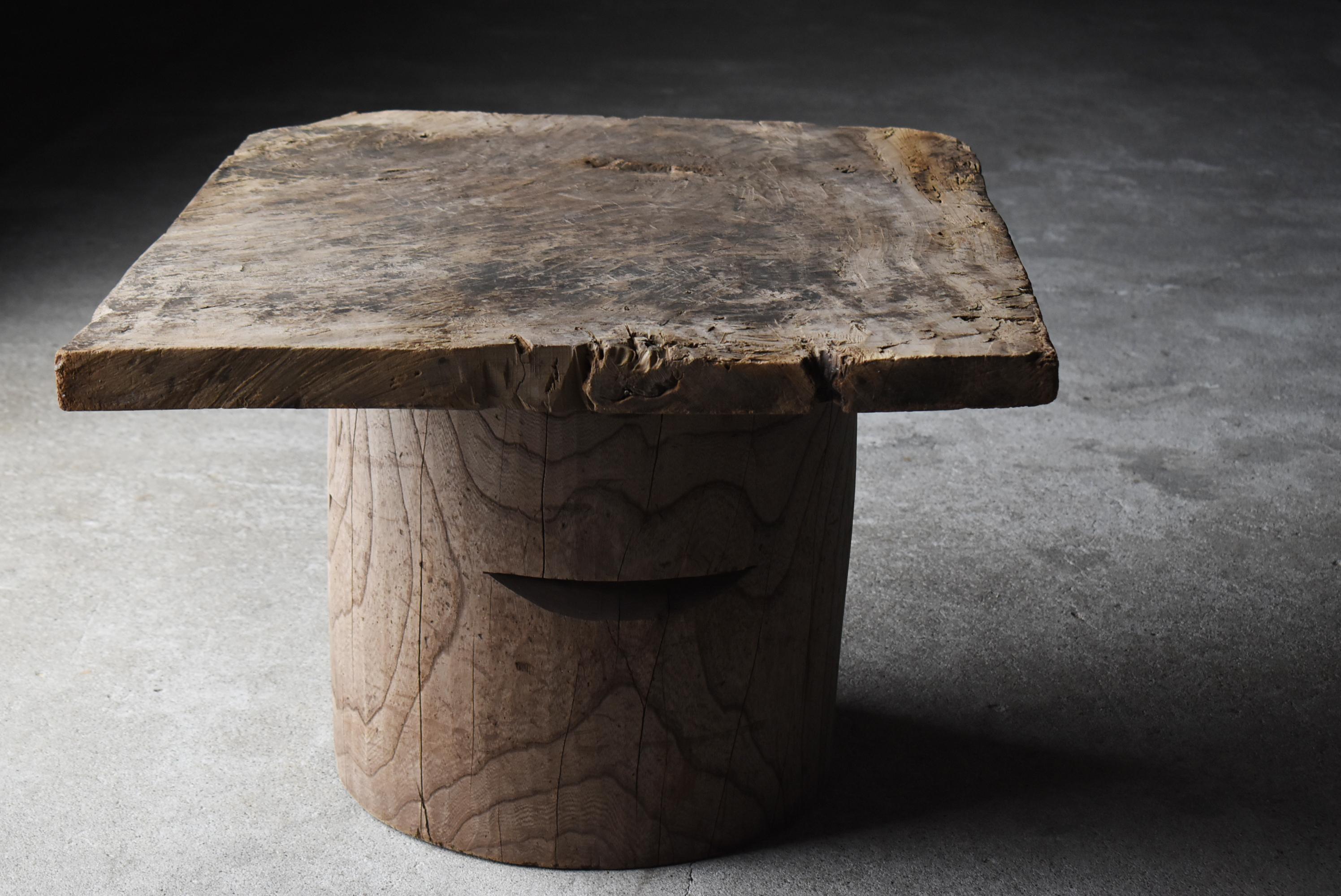 Table d'appoint primitive japonaise ancienne 1860s-1900s / Table basse Wabi Sabi en vente 4