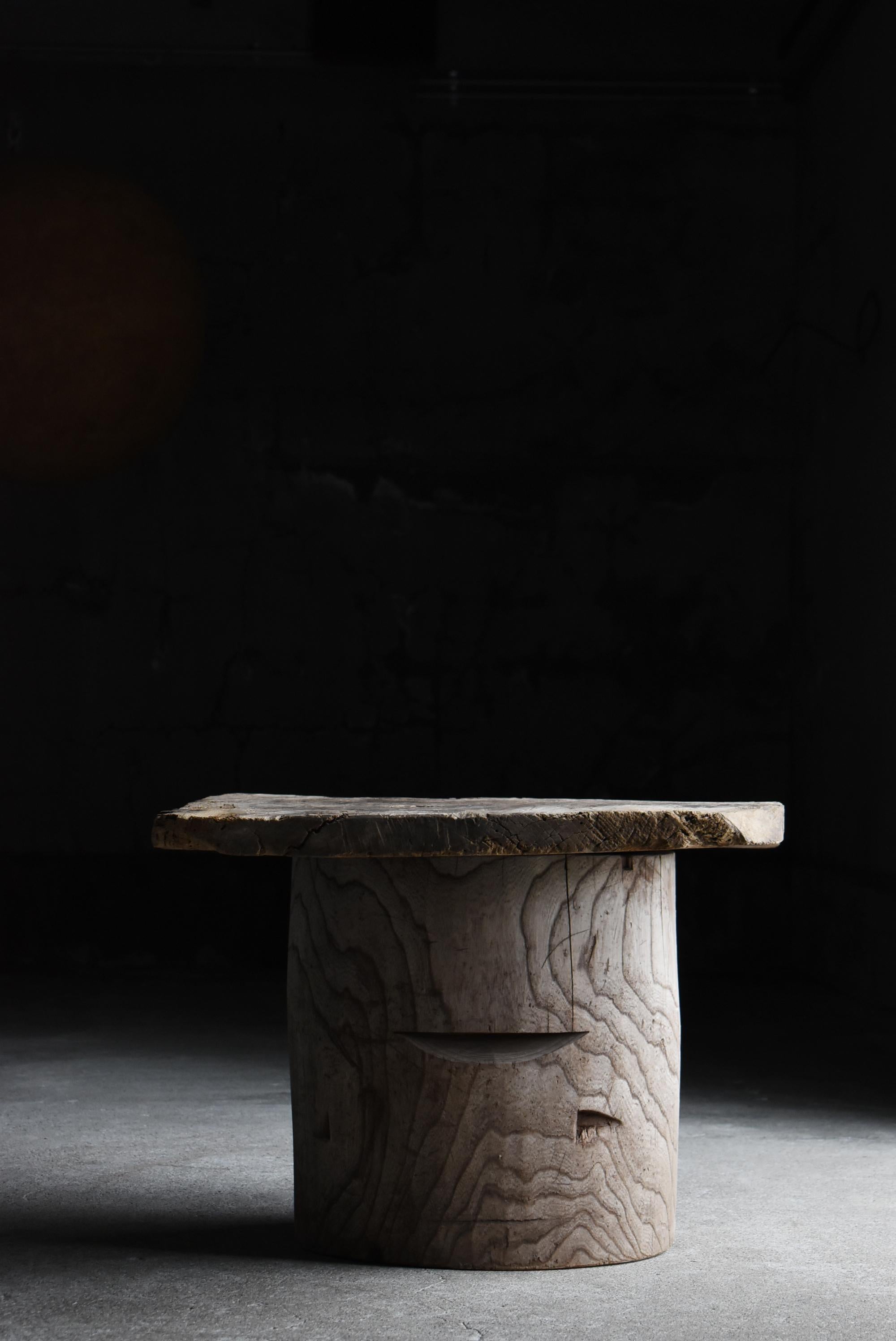 Table d'appoint primitive japonaise ancienne 1860s-1900s / Table basse Wabi Sabi en vente 5