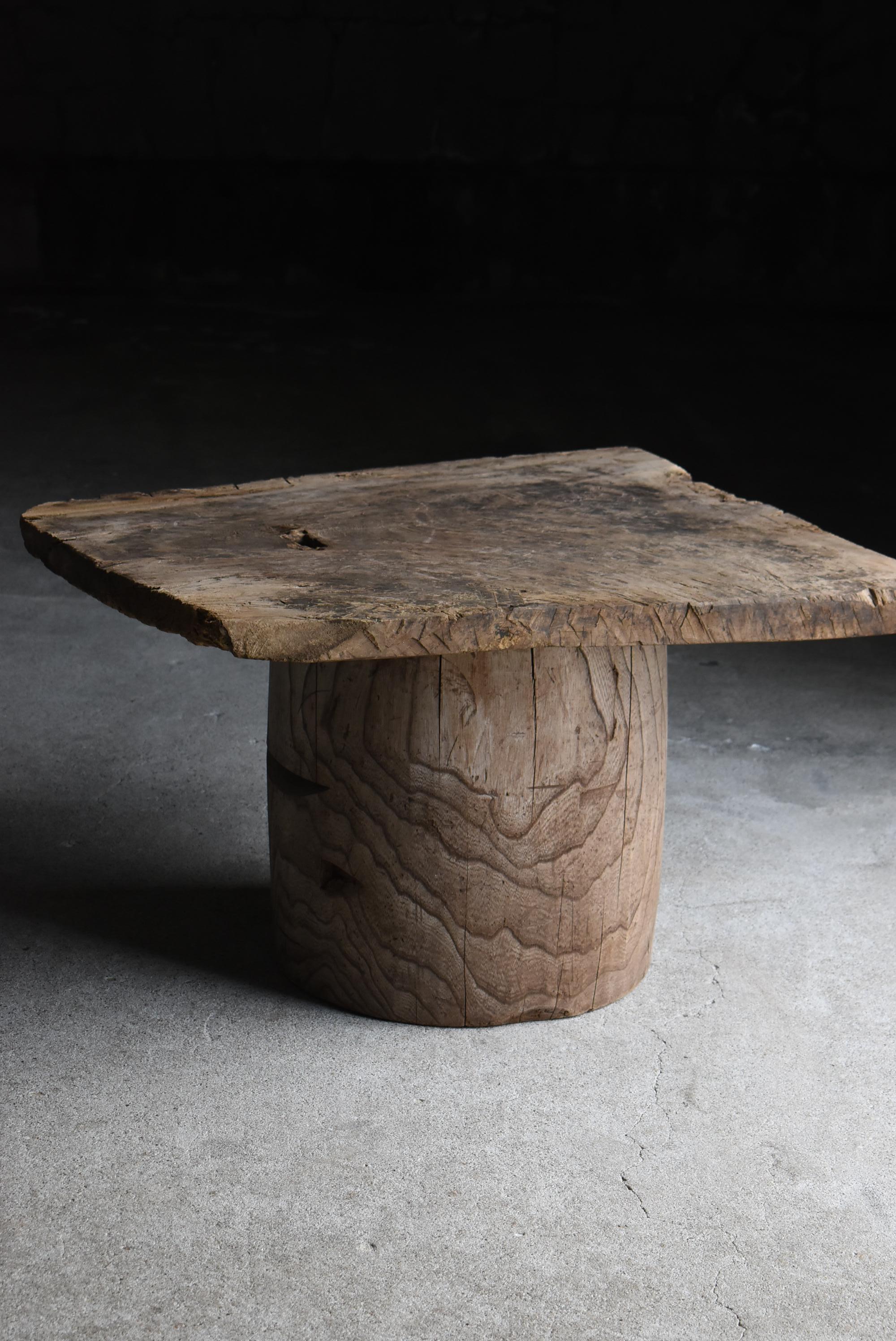 Primitif Table d'appoint primitive japonaise ancienne 1860s-1900s / Table basse Wabi Sabi en vente