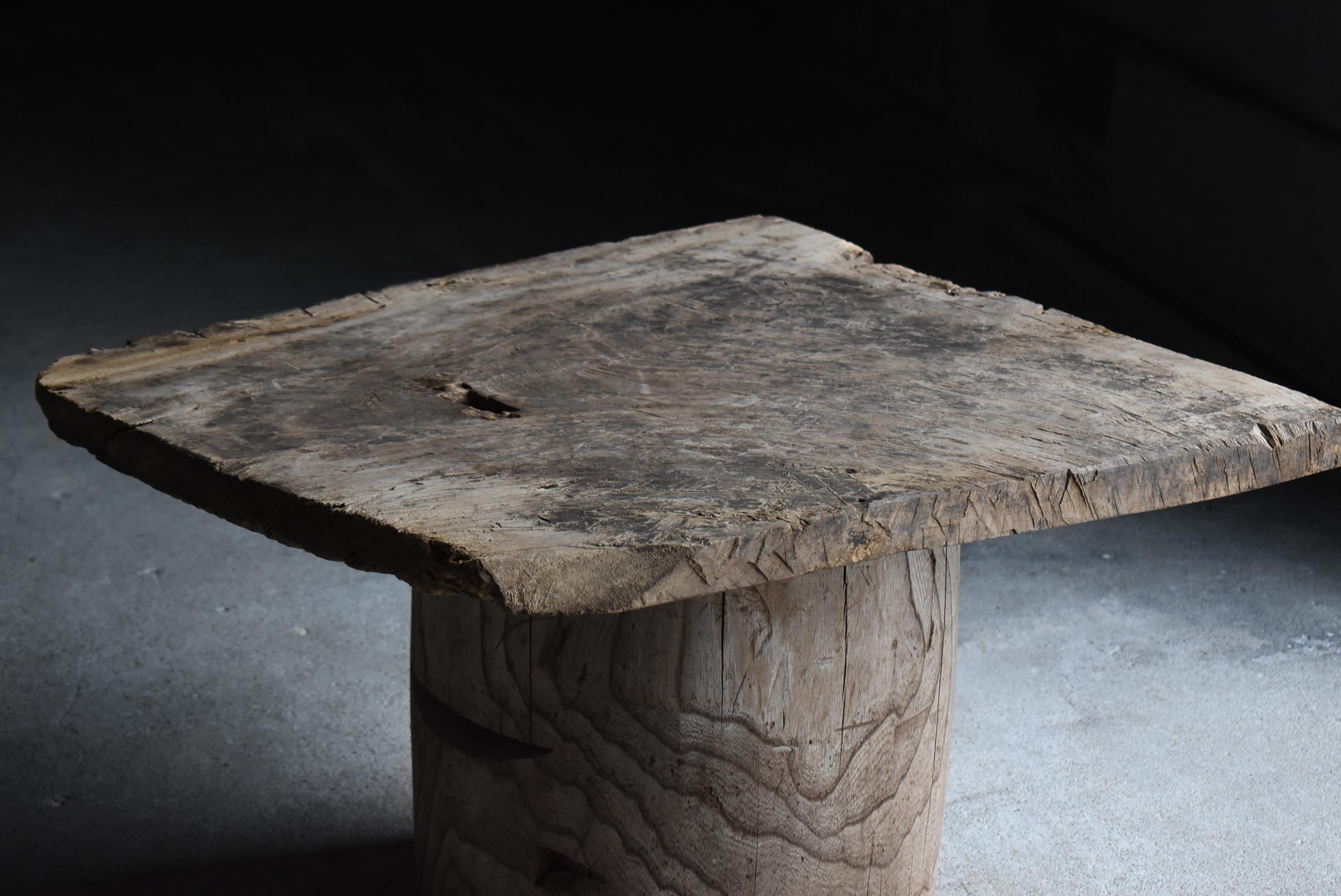 Japonais Table d'appoint primitive japonaise ancienne 1860s-1900s / Table basse Wabi Sabi en vente