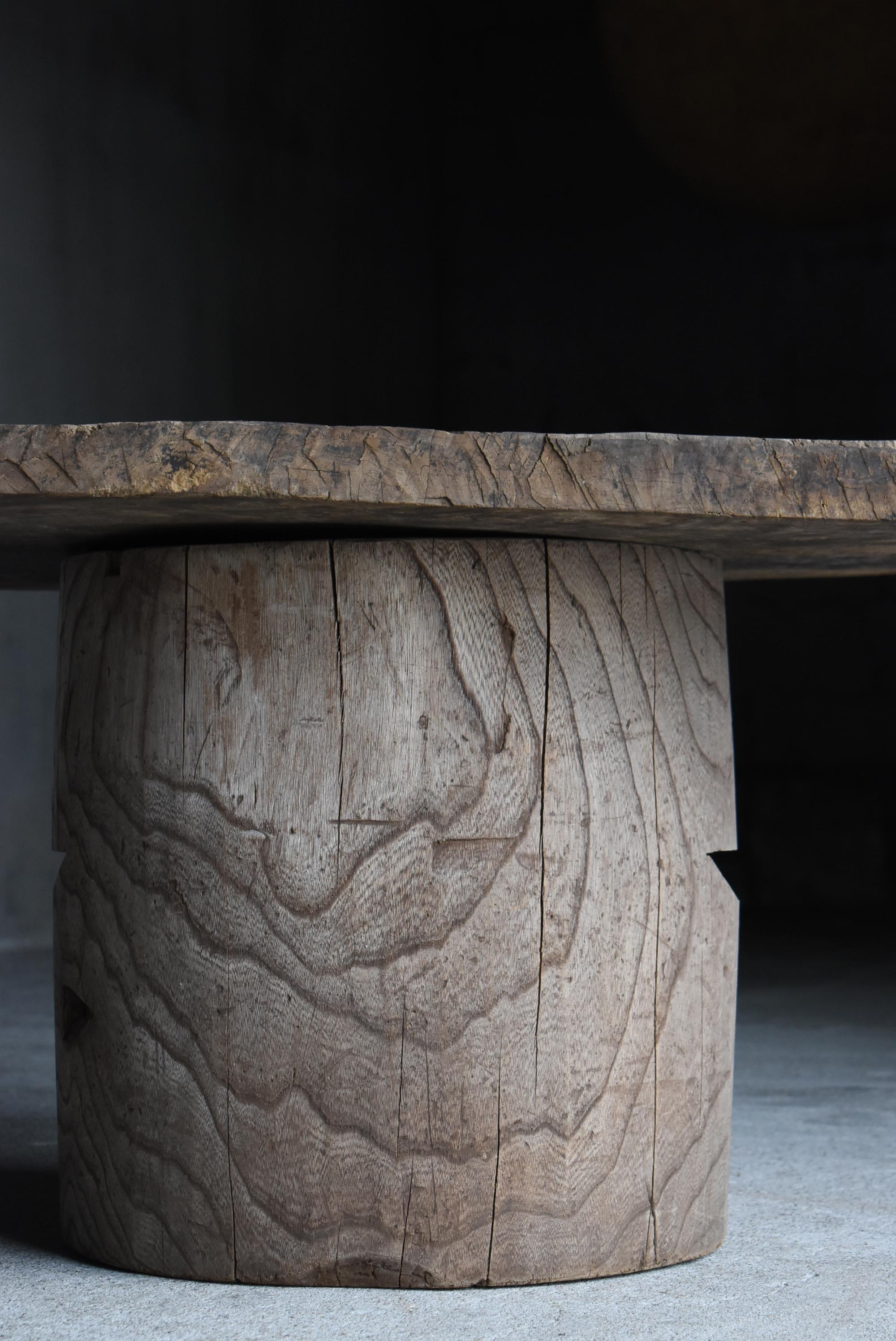 Table d'appoint primitive japonaise ancienne 1860s-1900s / Table basse Wabi Sabi Bon état - En vente à Chōsei District Nagara, JP