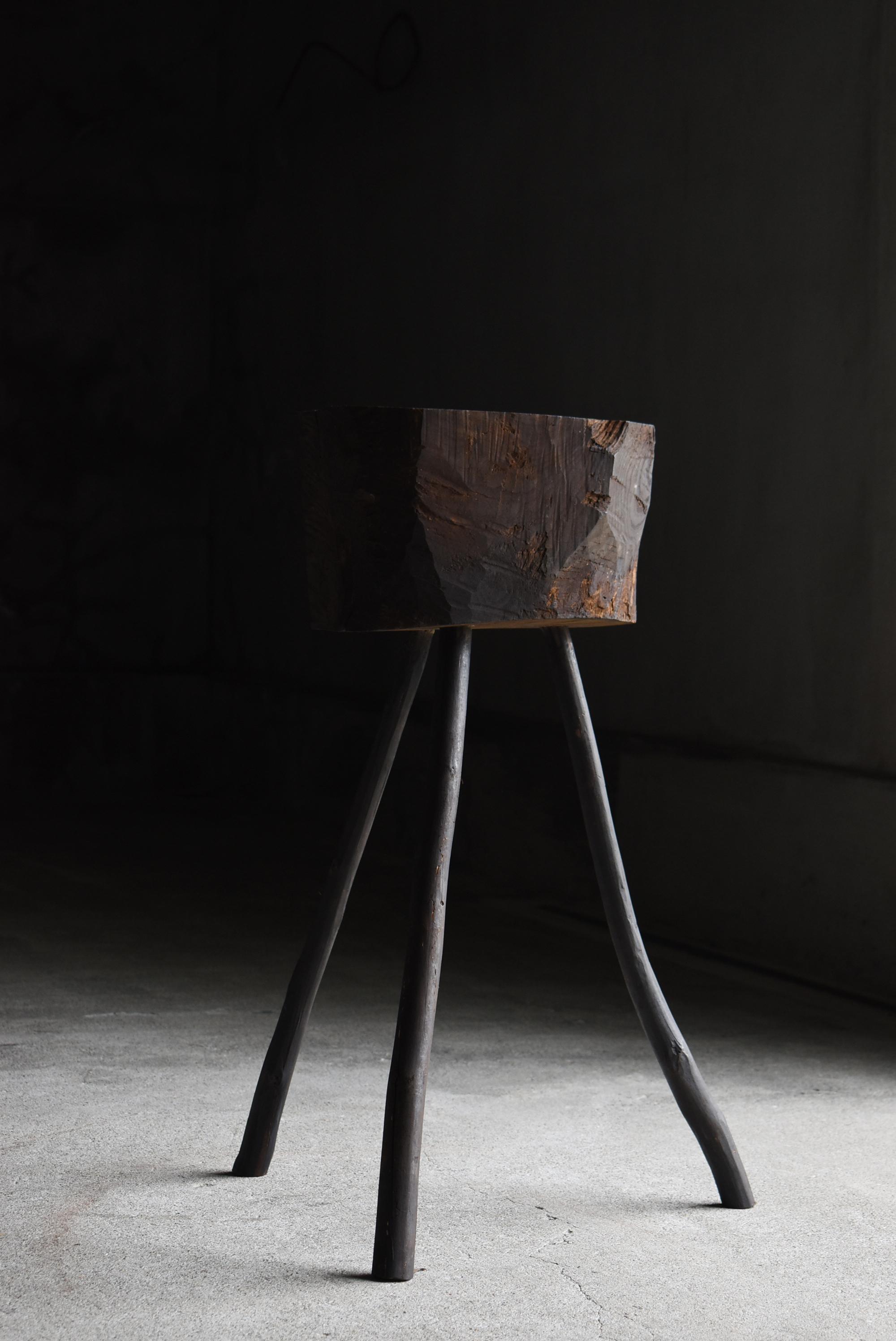 Japanese Antique Primitive Side Table 1860s-1900s / Flower Stand Wabi Sabi In Good Condition For Sale In Chōsei District Nagara, JP