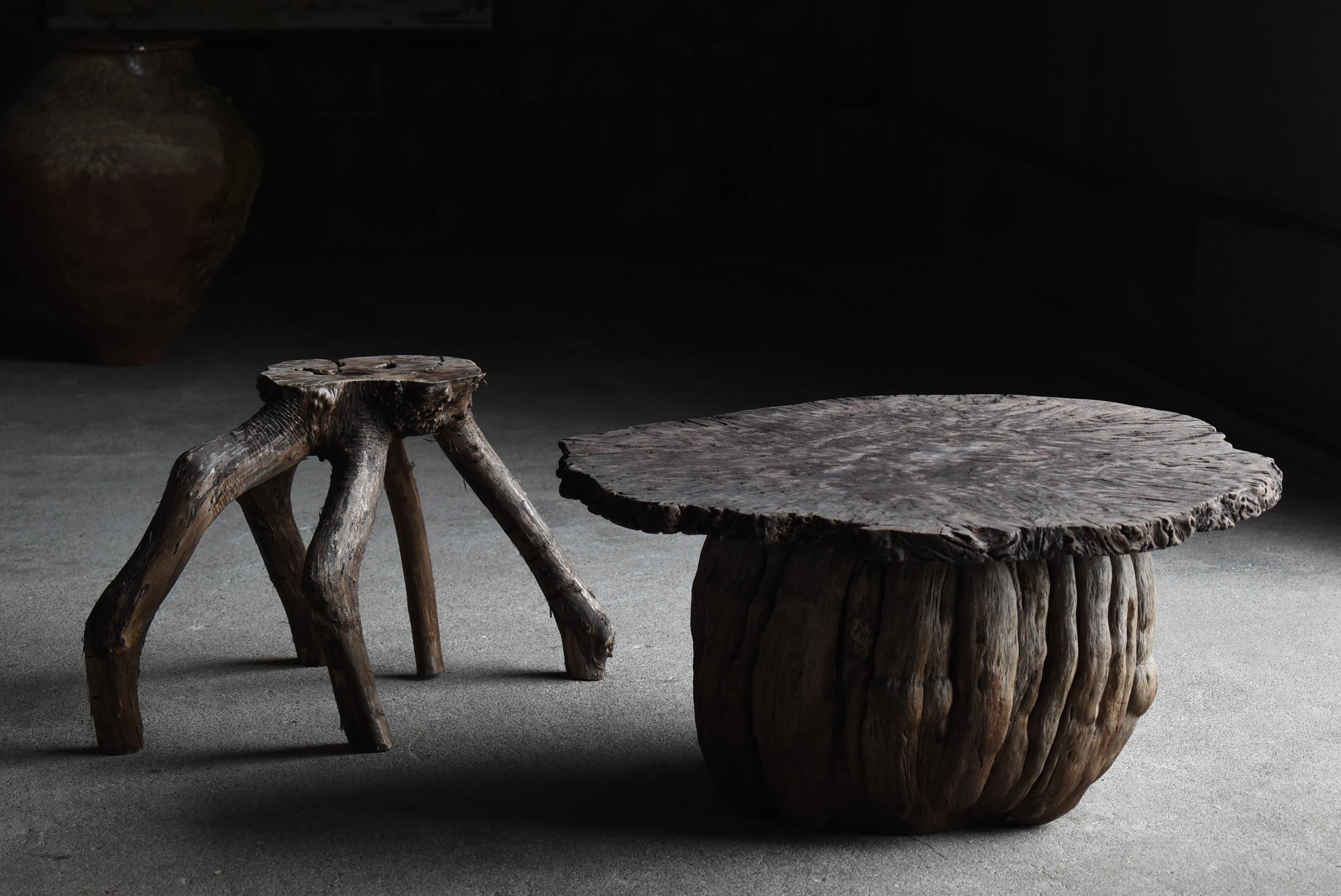 This is a very old Japanese stool made from a tree branch.
It was made in the Meiji period (1860s-1900s).
The detailed timber name is unknown, but it is made of solid hardwood material.

It is a very innovative and dynamic piece of furniture that