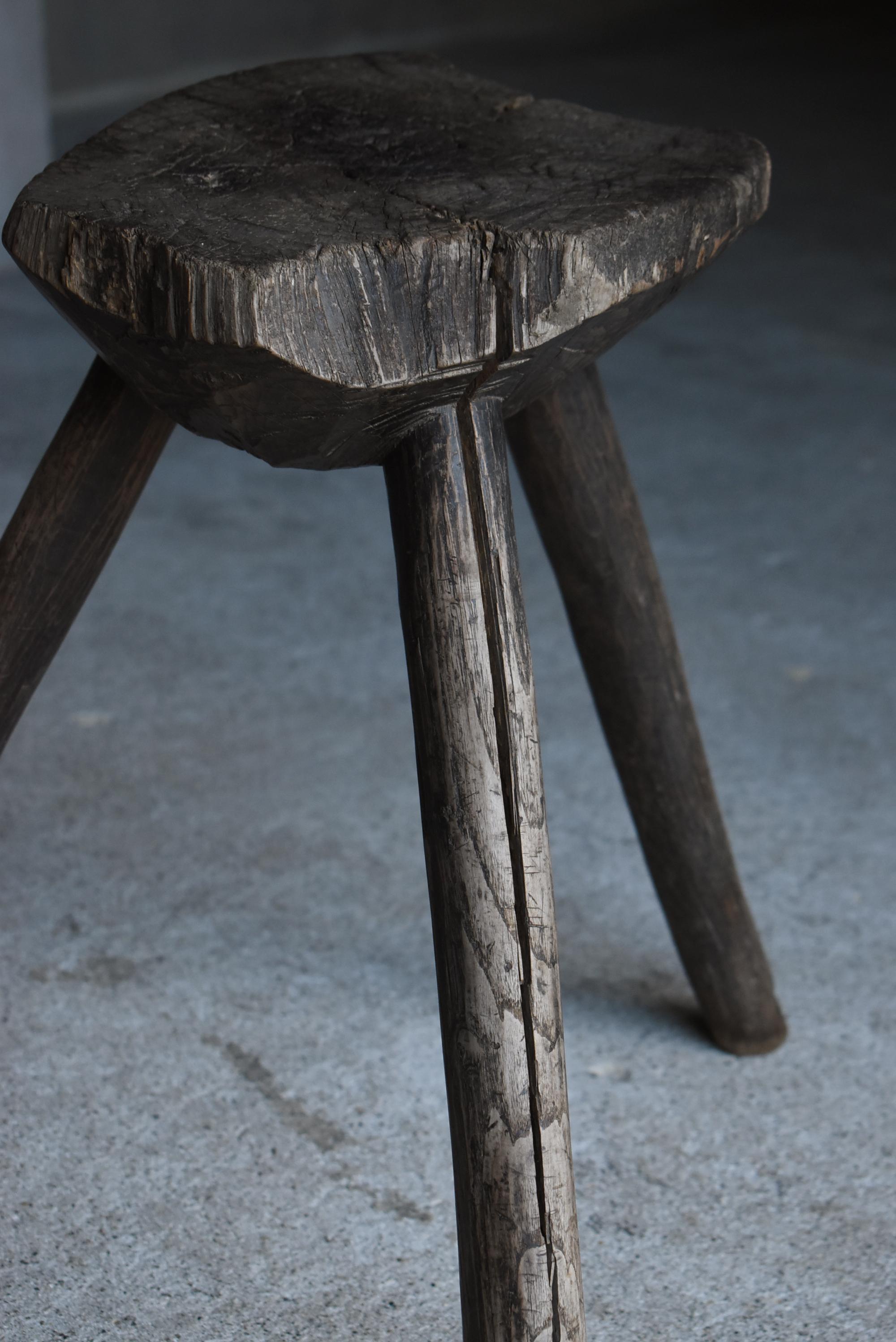 Antiker japanischer Primitivhocker - aus einem massiven Block geschnitzt / Wabisabi im Angebot 8