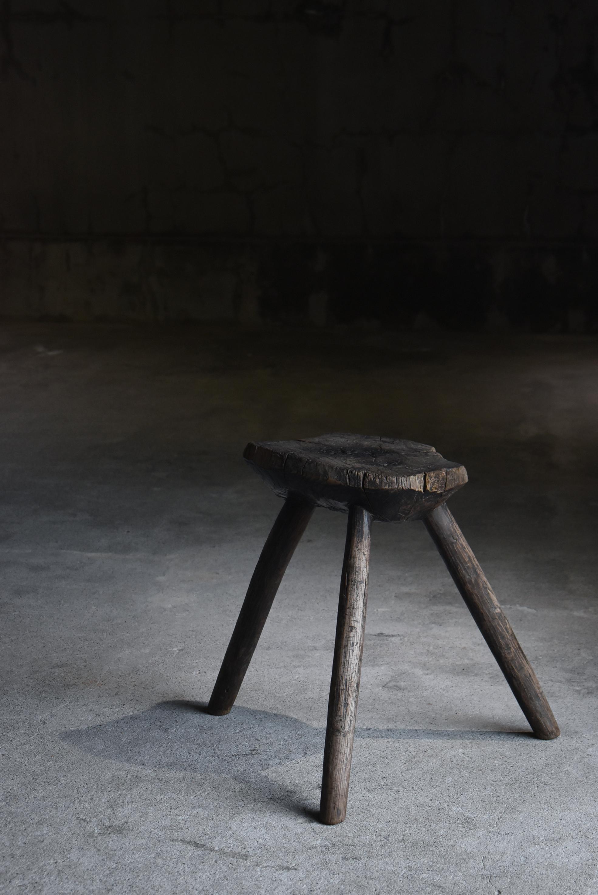 Antiker japanischer Primitivhocker - aus einem massiven Block geschnitzt / Wabisabi im Angebot 13
