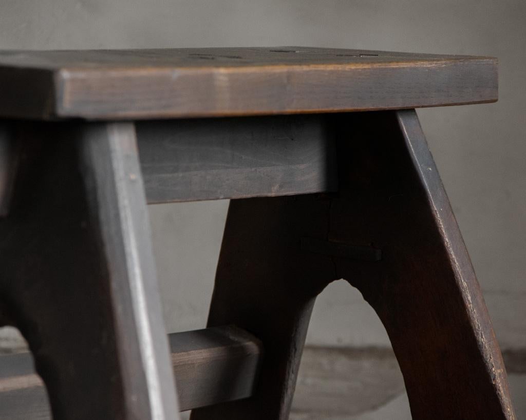Banc ou tabouret japonais antique en bois primitif, ère Meiji'1868-1912'Wabi Sabi en vente 9