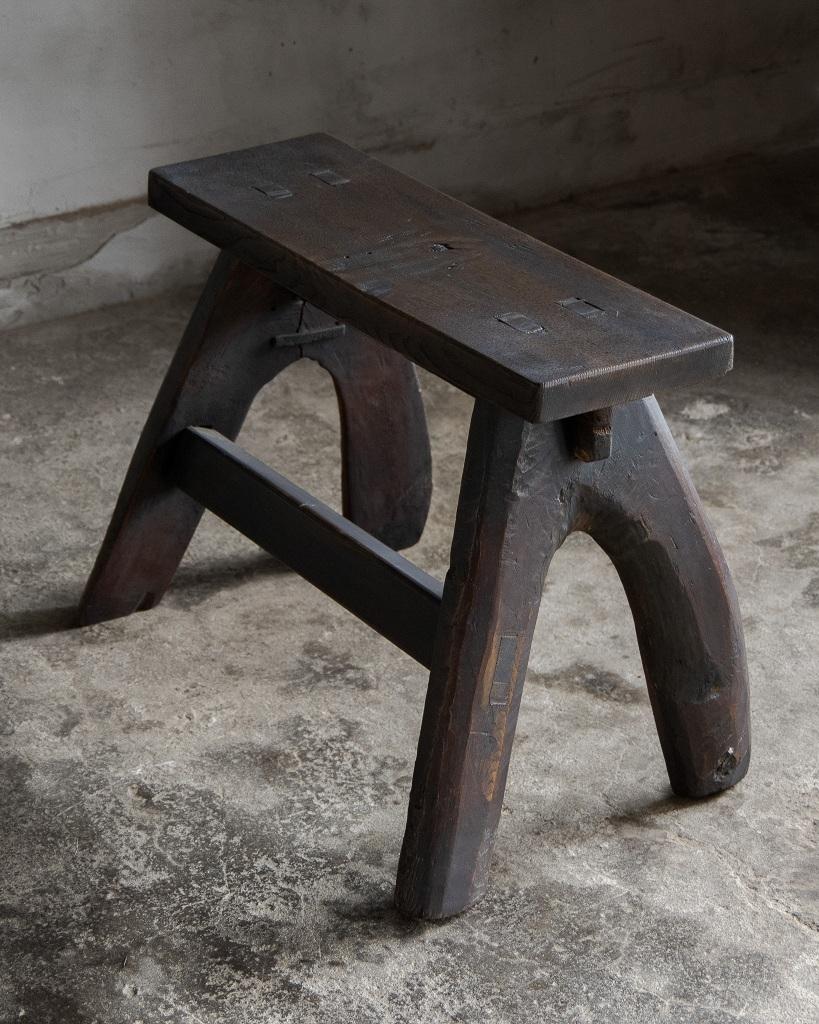 Banc ou tabouret japonais antique en bois primitif, ère Meiji'1868-1912'Wabi Sabi en vente 10