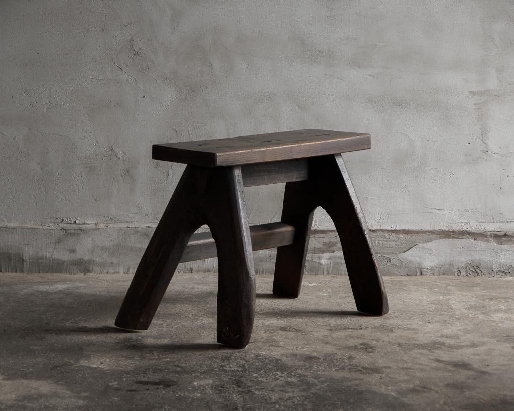 Banc ou tabouret japonais antique en bois primitif, ère Meiji'1868-1912'Wabi Sabi en vente 11