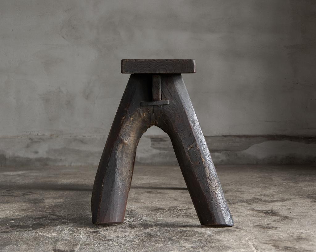 Primitif Banc ou tabouret japonais antique en bois primitif, ère Meiji'1868-1912'Wabi Sabi en vente