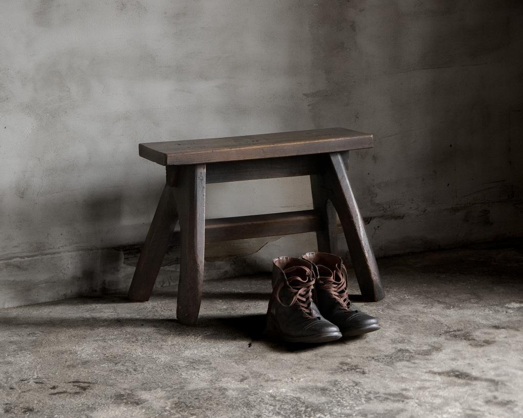 Japonais Banc ou tabouret japonais antique en bois primitif, ère Meiji'1868-1912'Wabi Sabi en vente