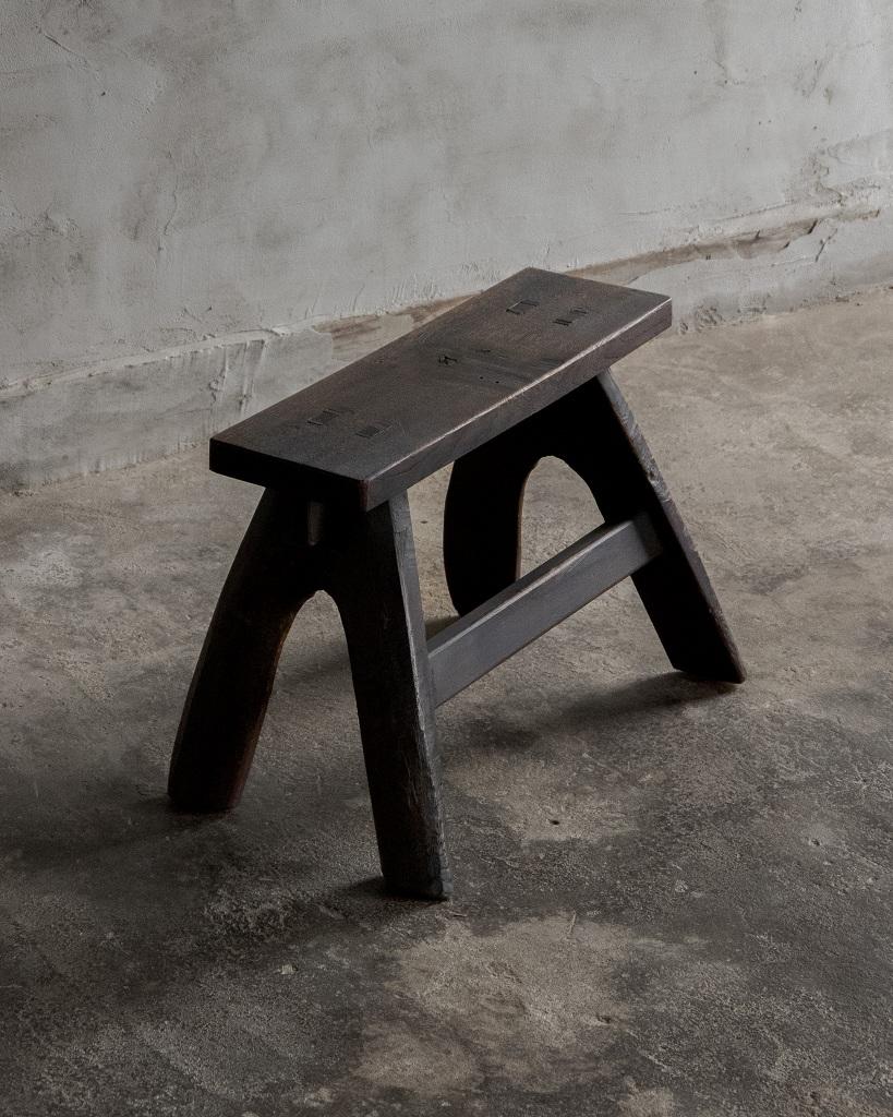 Banc ou tabouret japonais antique en bois primitif, ère Meiji'1868-1912'Wabi Sabi Bon état - En vente à Hitachiomiya-shi, 08