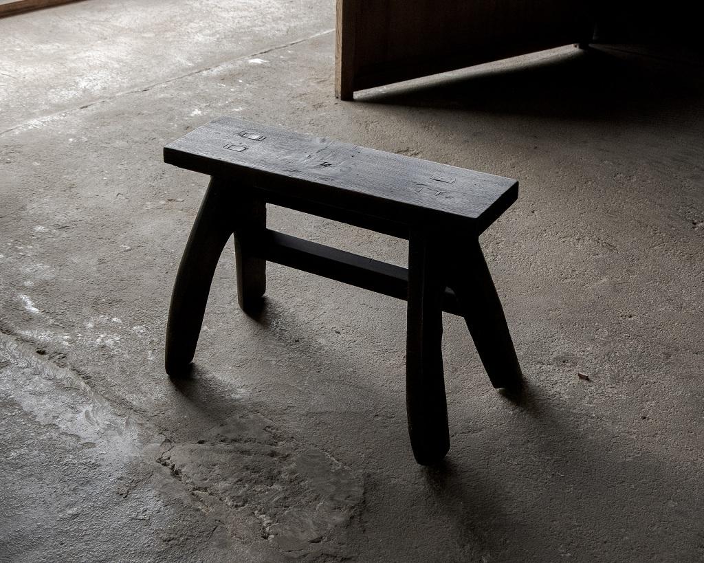 XIXe siècle Banc ou tabouret japonais antique en bois primitif, ère Meiji'1868-1912'Wabi Sabi en vente
