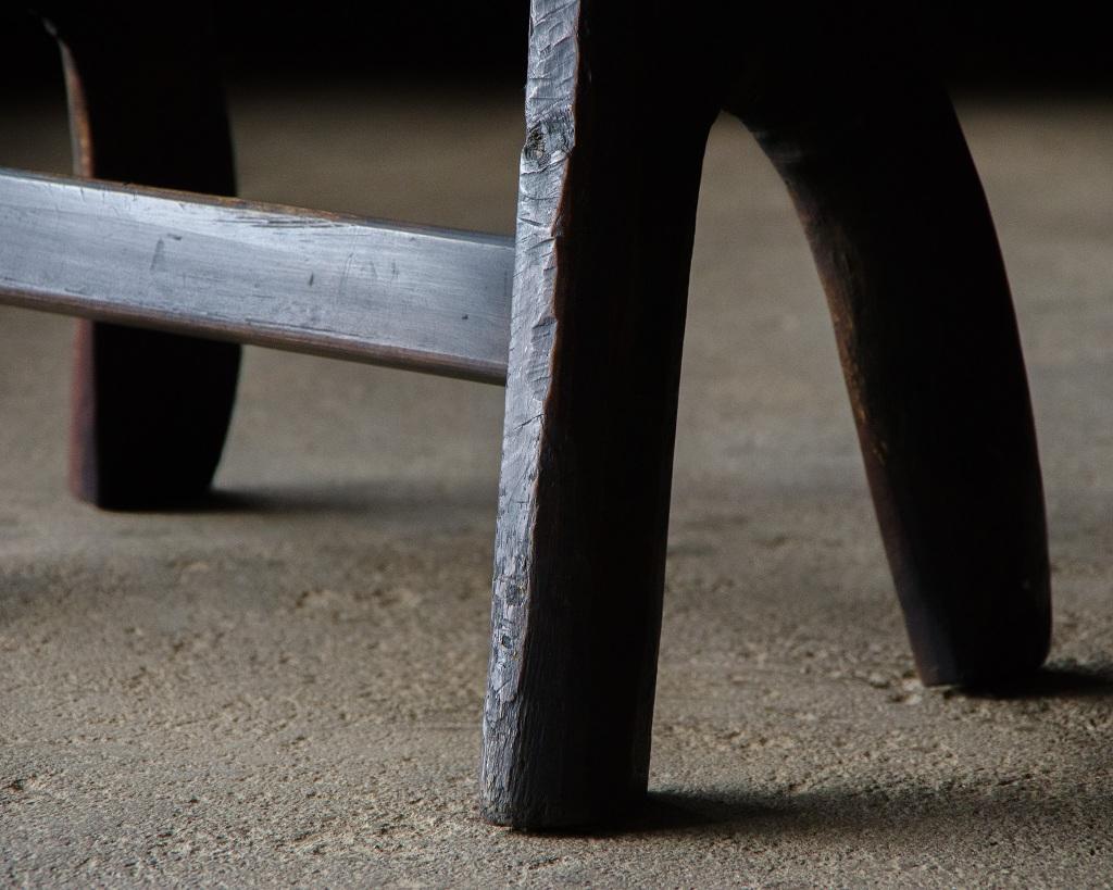 Banc ou tabouret japonais antique en bois primitif, ère Meiji'1868-1912'Wabi Sabi en vente 1