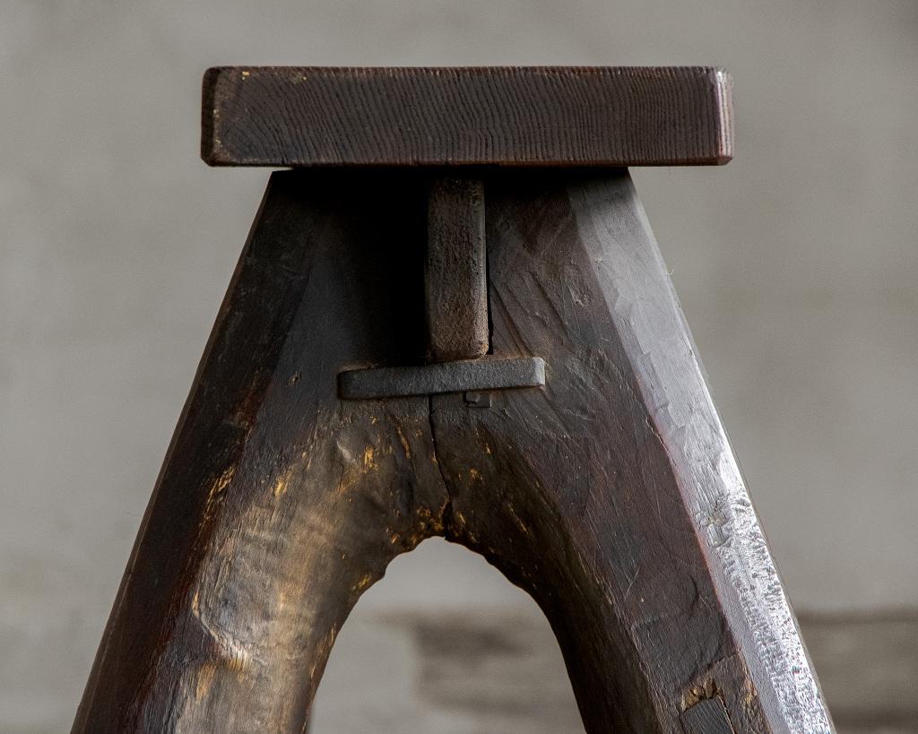 Banc ou tabouret japonais antique en bois primitif, ère Meiji'1868-1912'Wabi Sabi en vente 2
