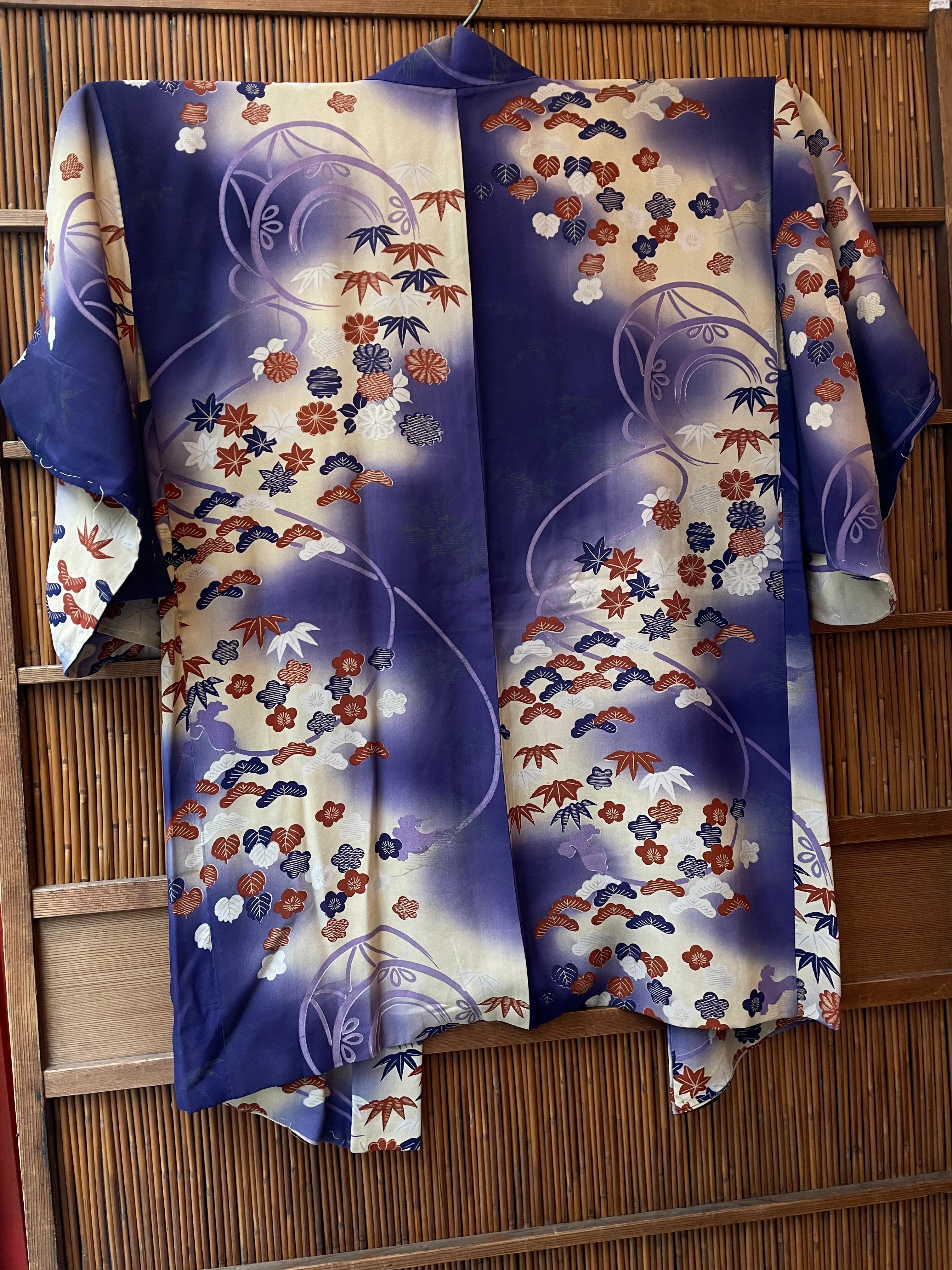 Japanese Antique Purple Haori Jacket with Silk, 1950s In Good Condition For Sale In Paris, FR