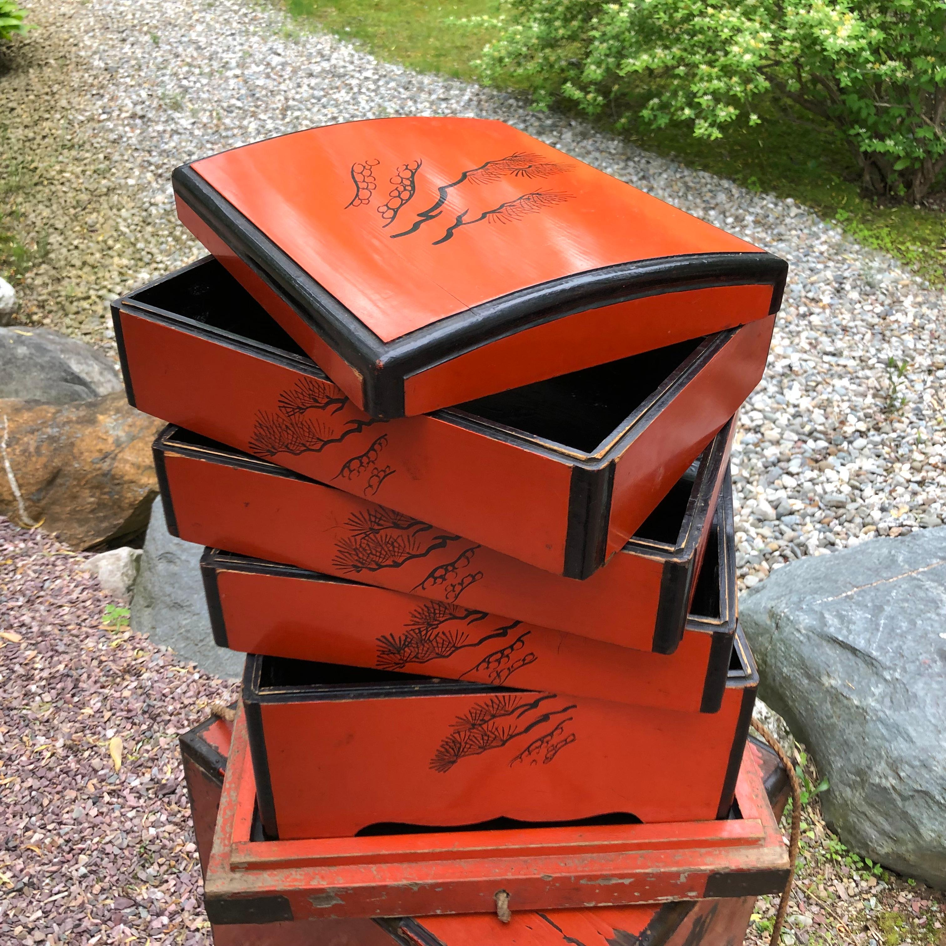 Japanese Antique Big Red Jubako End Table Signed & Hand Painted, 19th Century  In Good Condition In South Burlington, VT