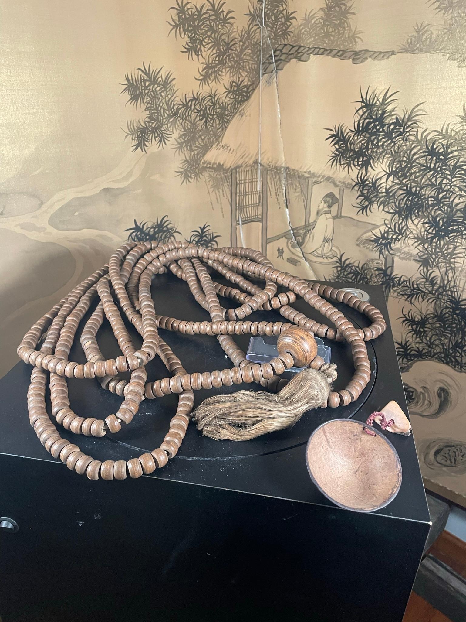 Meiji Mala japonais antique zen en bois de rose, chapelet de perles de prière 800 perles avec bol à aumônes en vente