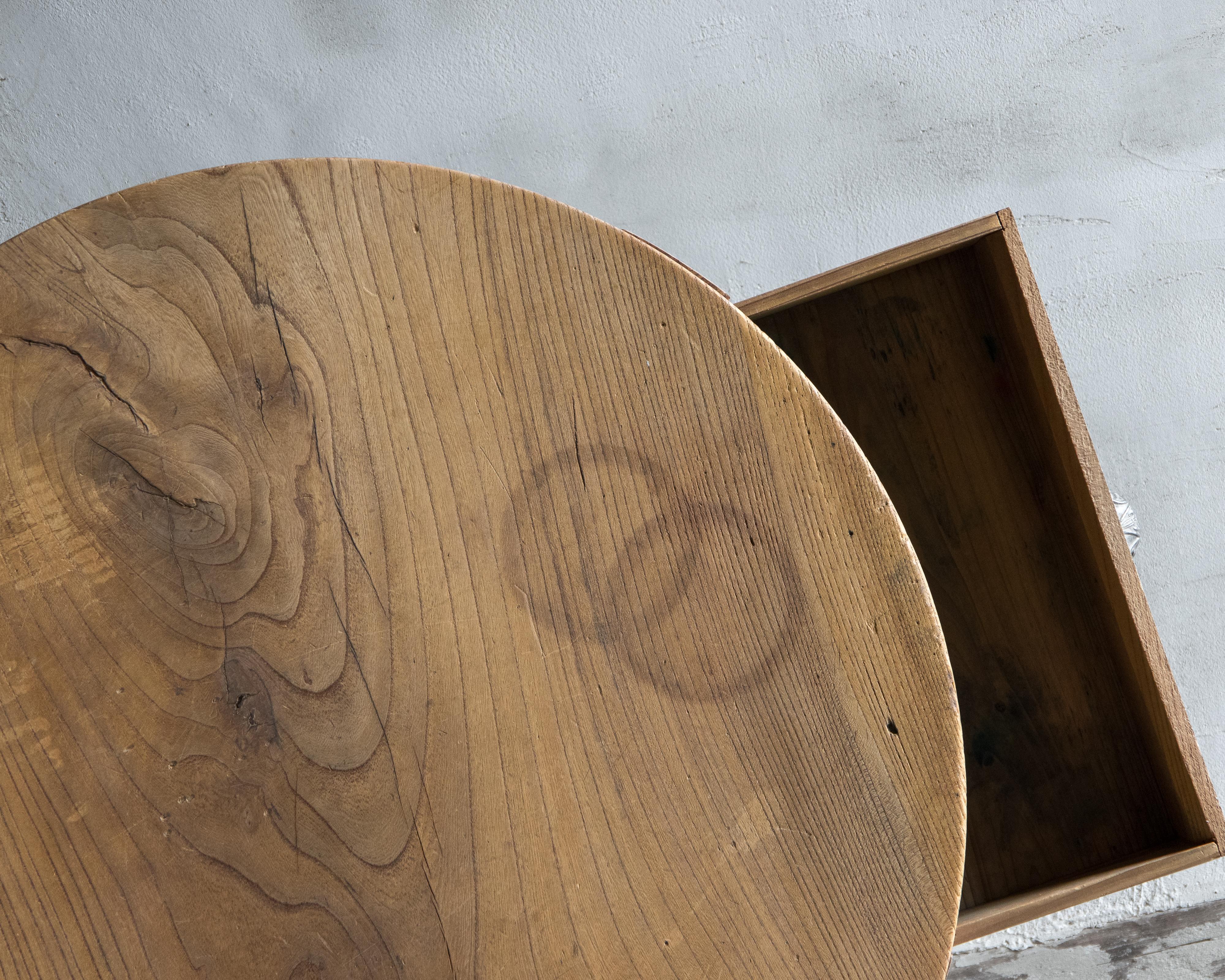 Japanese Antique Round Low Table, Keyaki, Taisho Era (1912–1926), Wabi Sabi For Sale 6