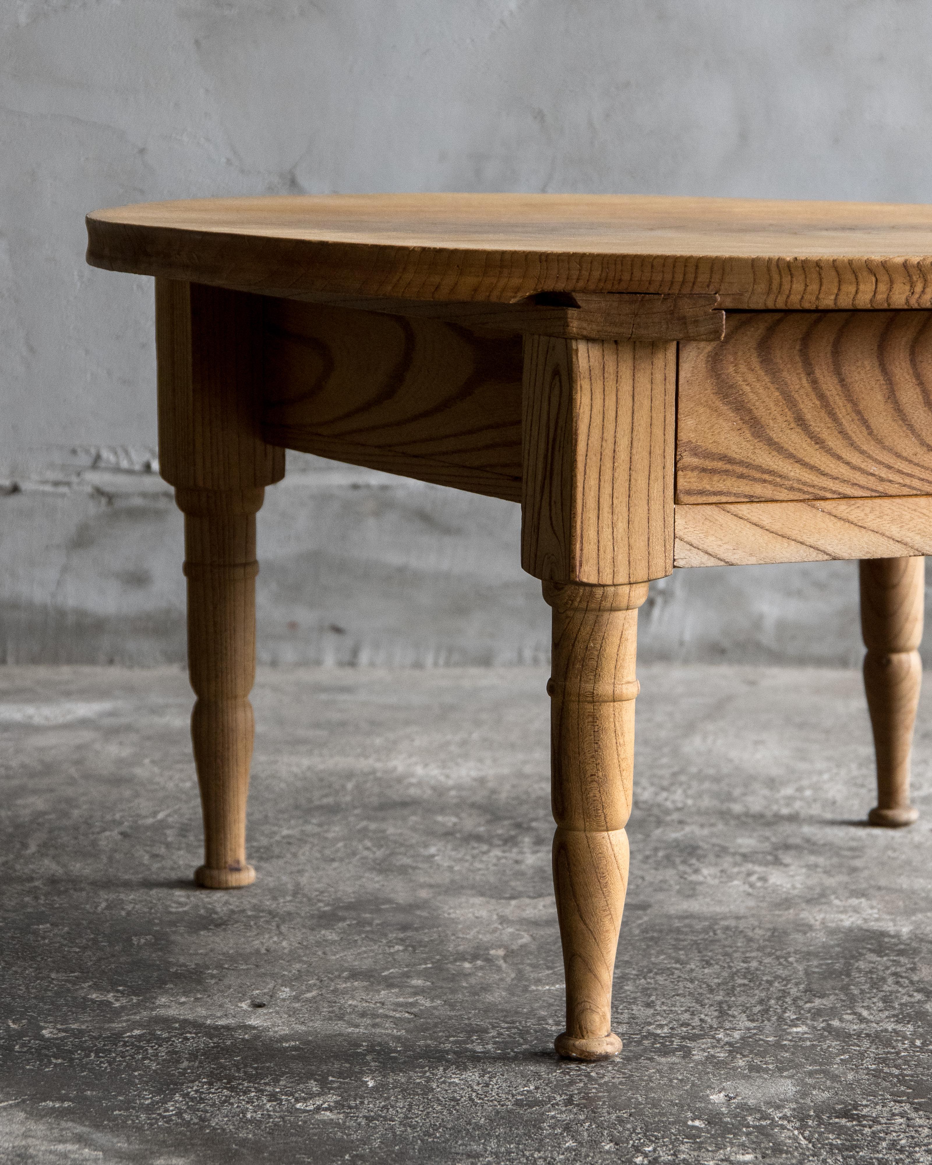 20th Century Japanese Antique Round Low Table, Keyaki, Taisho Era (1912–1926), Wabi Sabi For Sale