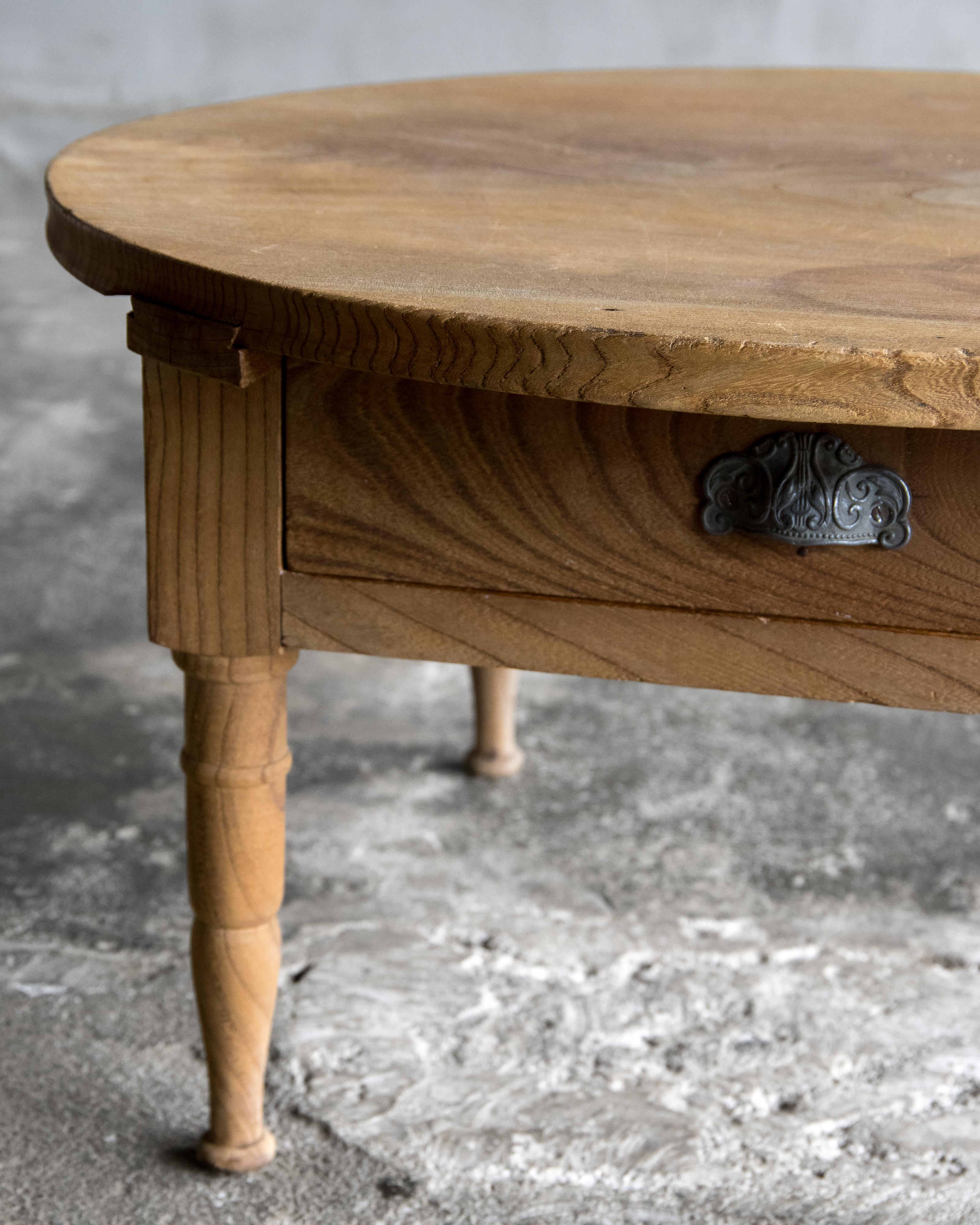 Japanese Antique Round Low Table, Keyaki, Taisho Era (1912–1926), Wabi Sabi For Sale 3