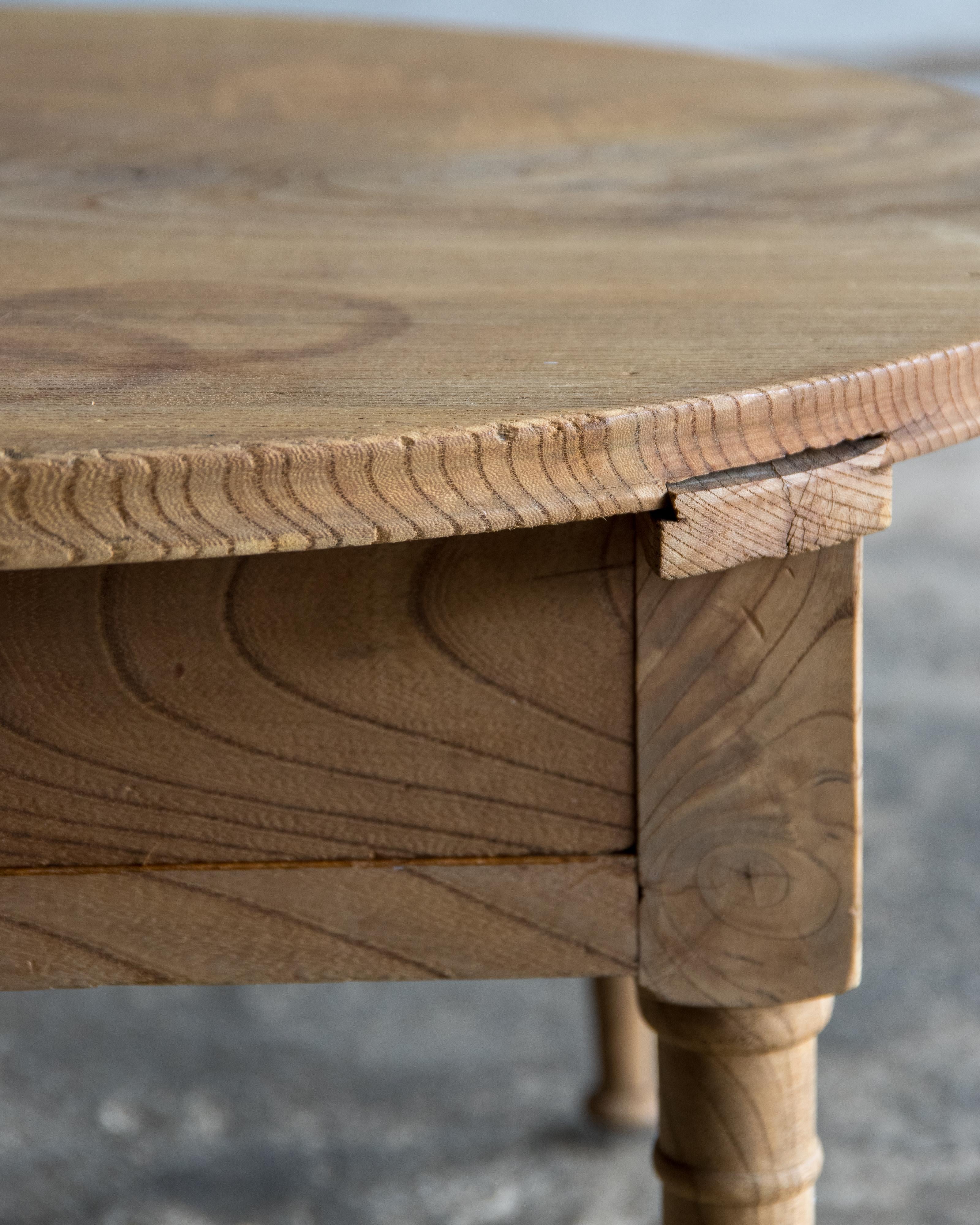 Japanese Antique Round Low Table, Keyaki, Taisho Era (1912–1926), Wabi Sabi For Sale 4